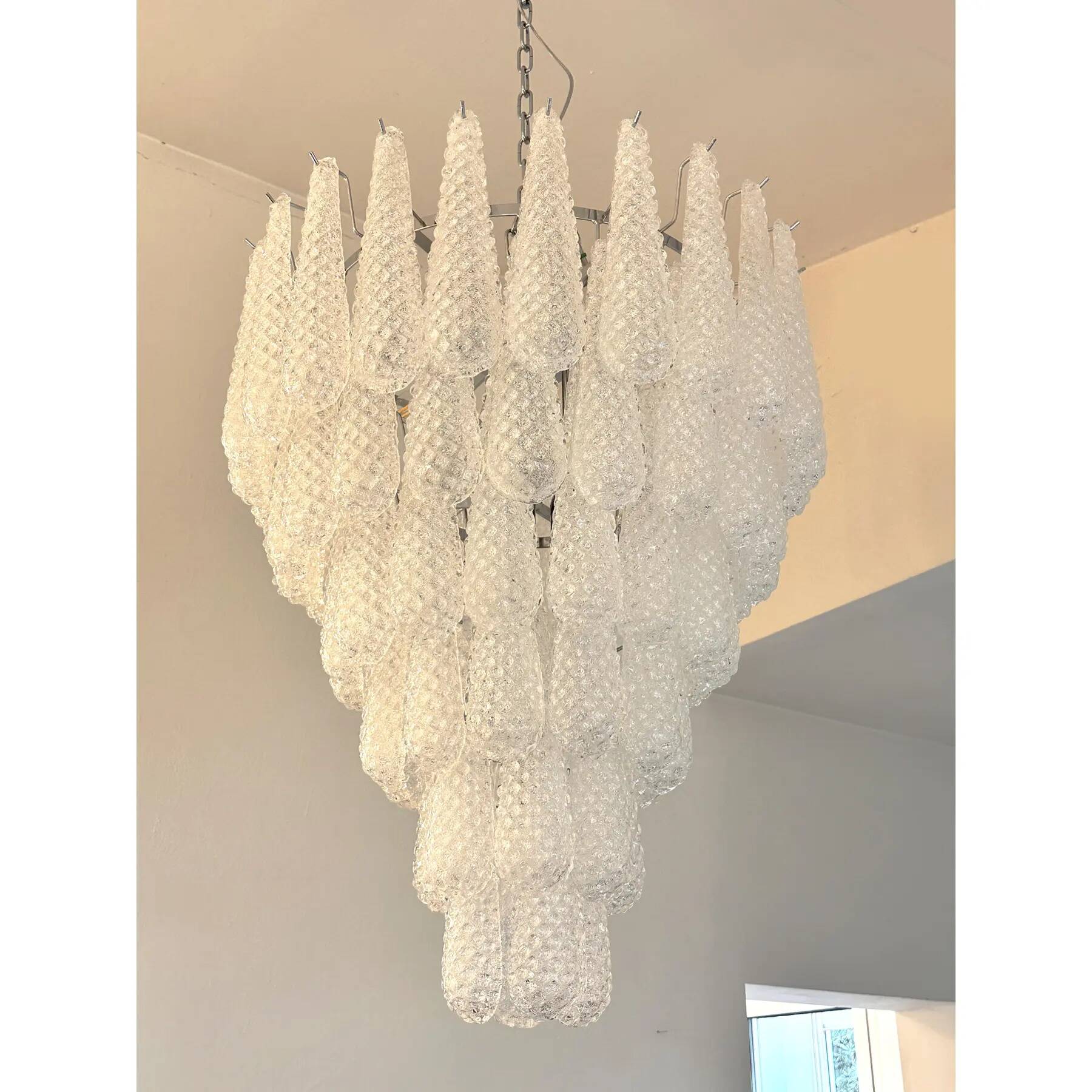 “Elegant Murano Glass ‘Shells’ Chandelier – Venetian Mid-Century Modern”
