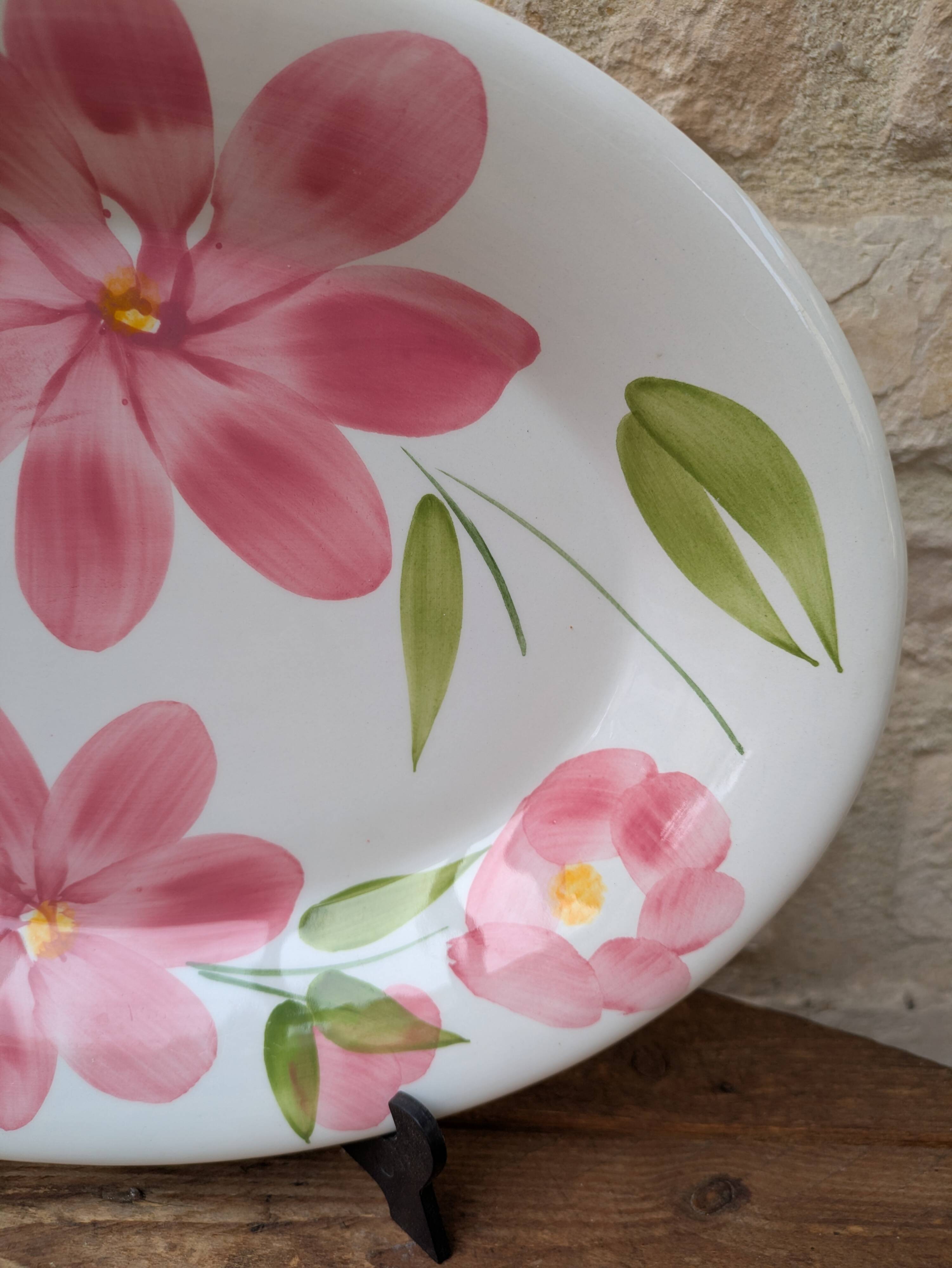 Oval serving dish with hand-painted pink flowers in San Marciano ceramic.