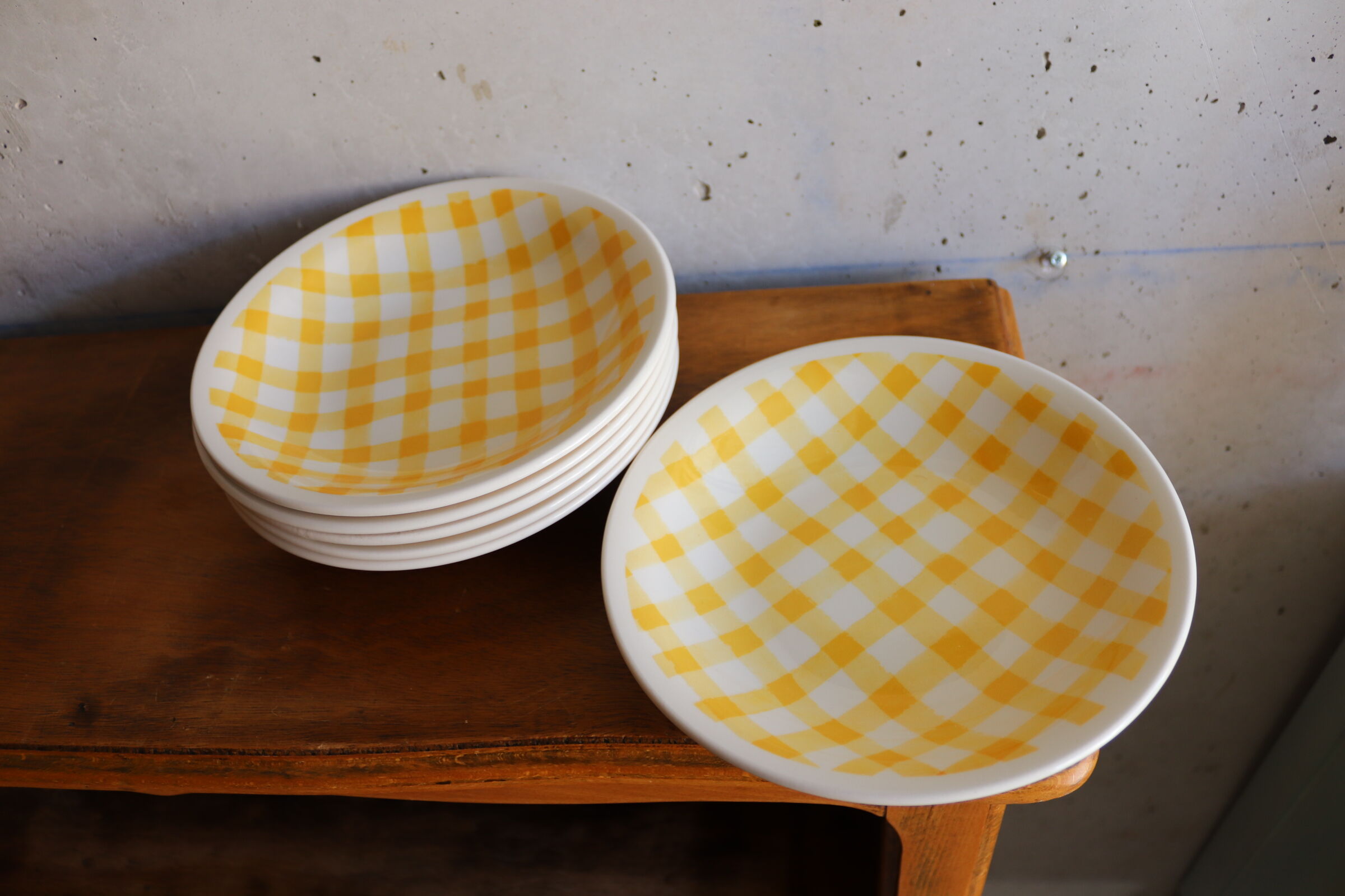 6 hollow checkered plates England