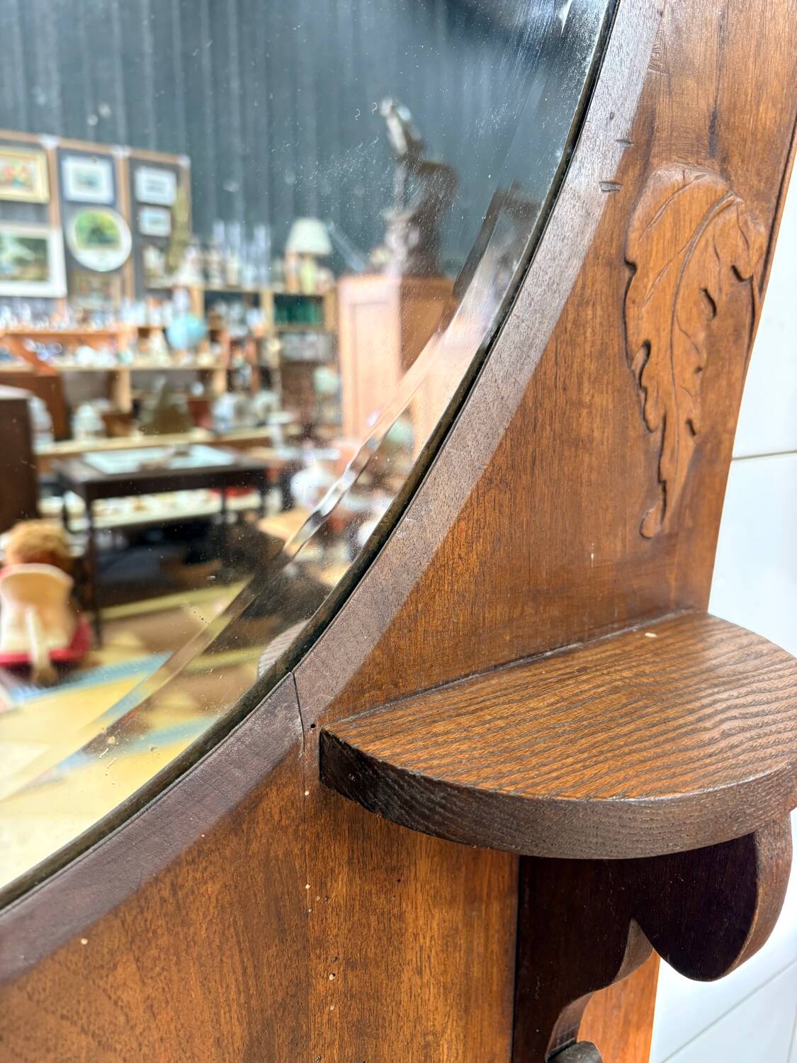 Grand porte-manteau Art Nouveau en bois sculpté – vers 1900