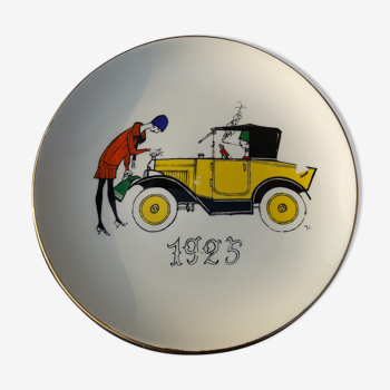 Assiette en faïence de Gien décorée par Jacques Charmoz motif voiture année 1925