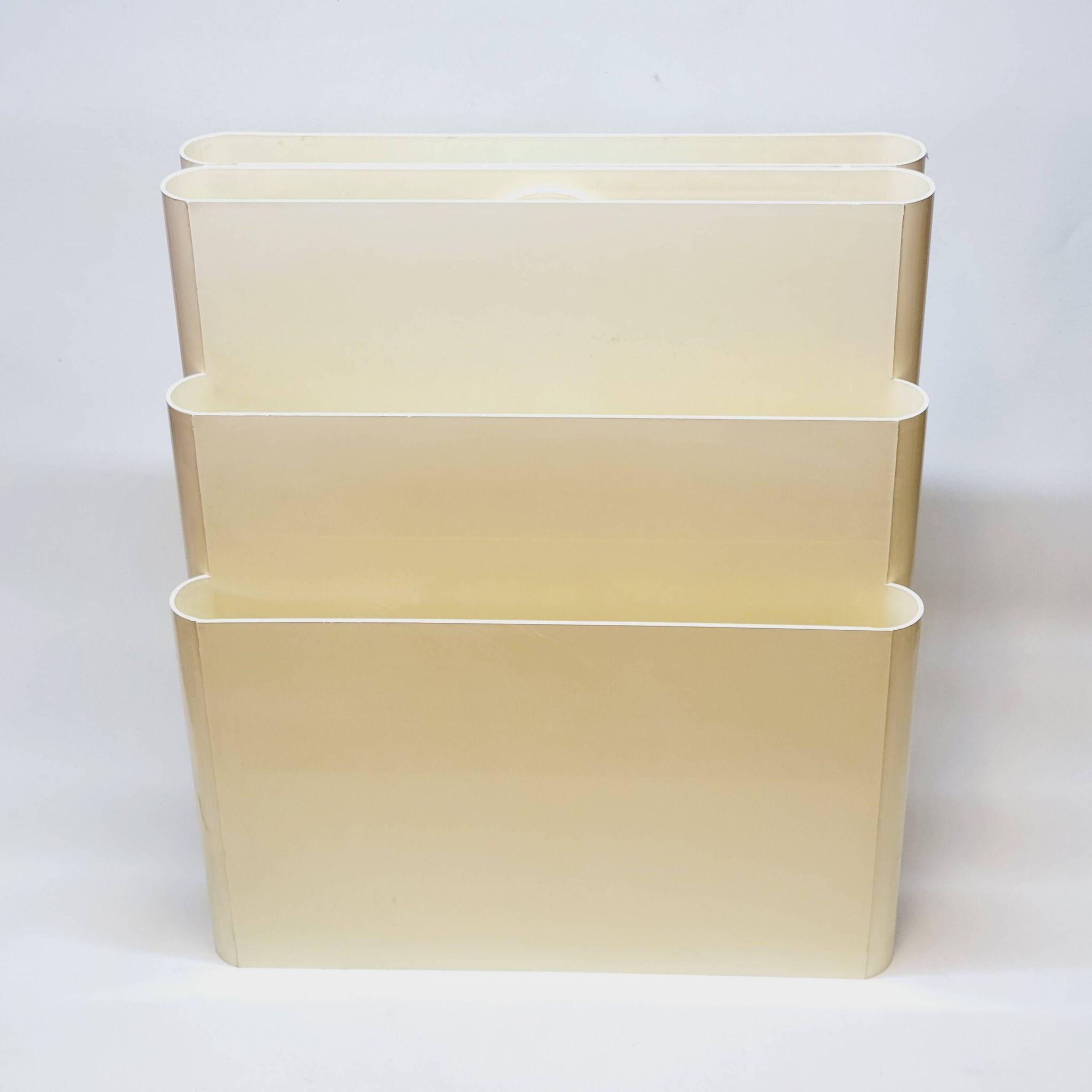 Kartell Vintage 4675 Magazine Rack Design by Giotto Stoppino in Plastic C