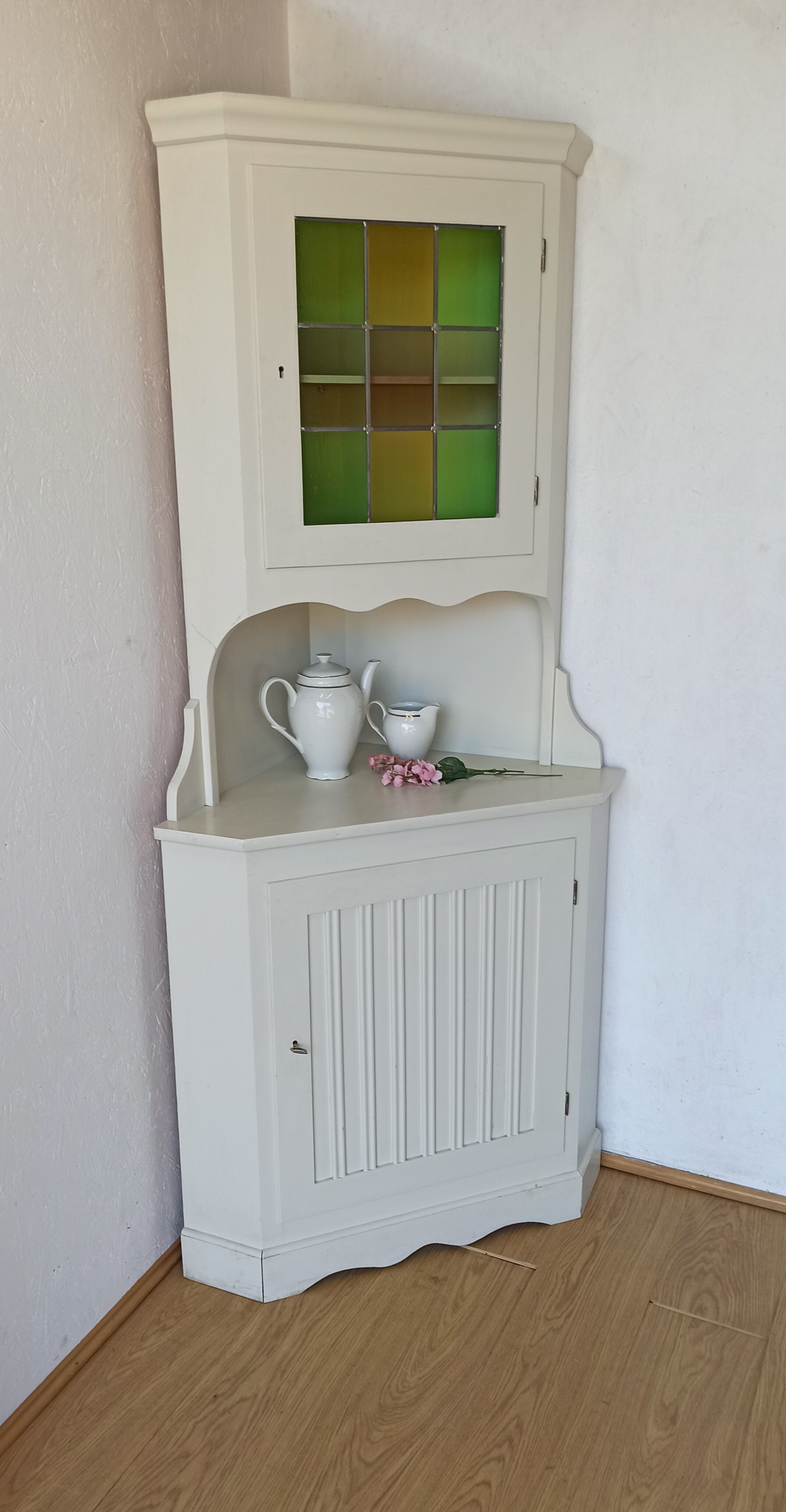 Armoire d’angle blanche Suède années 70