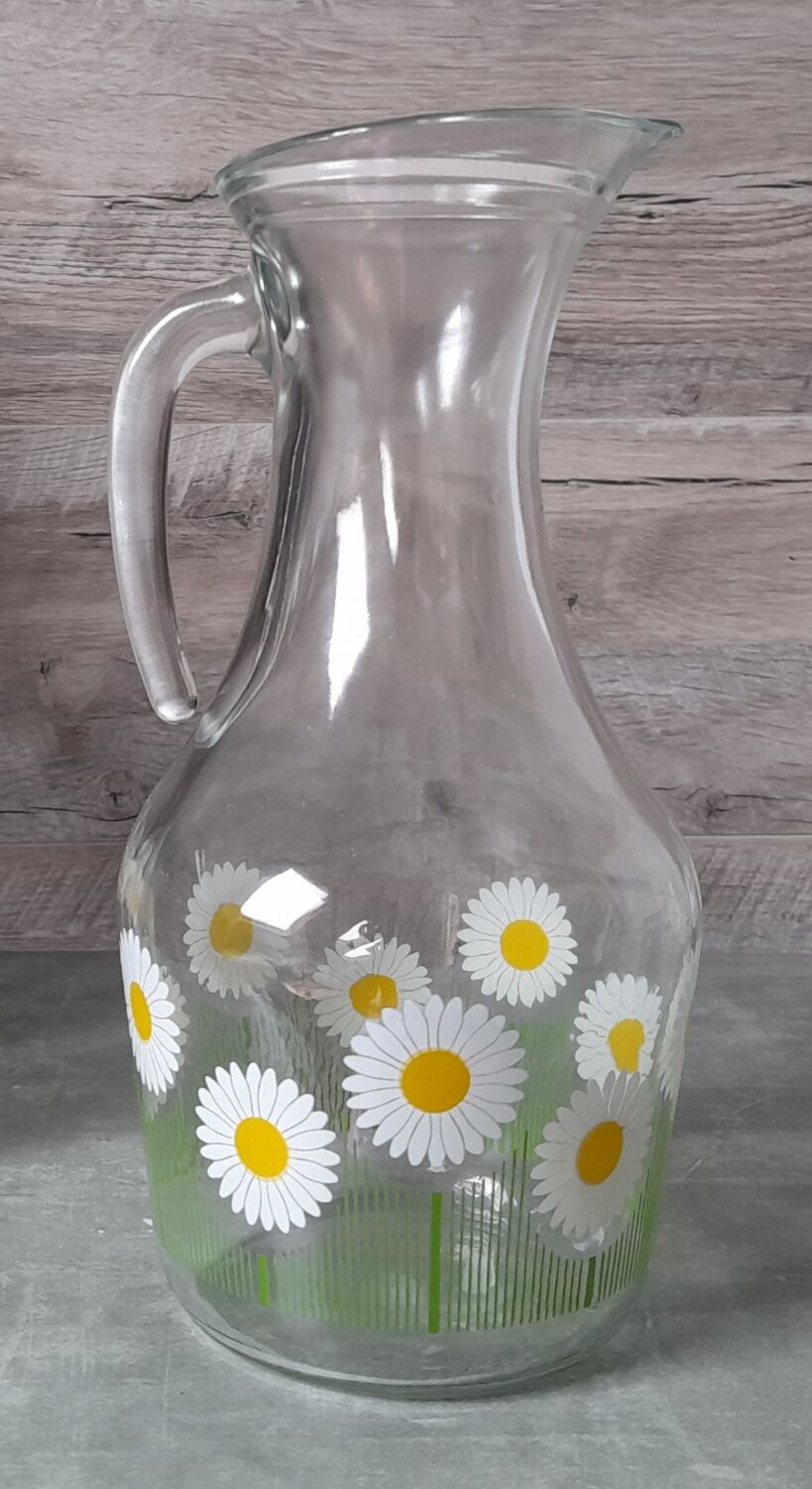 Service at orangeade daisies