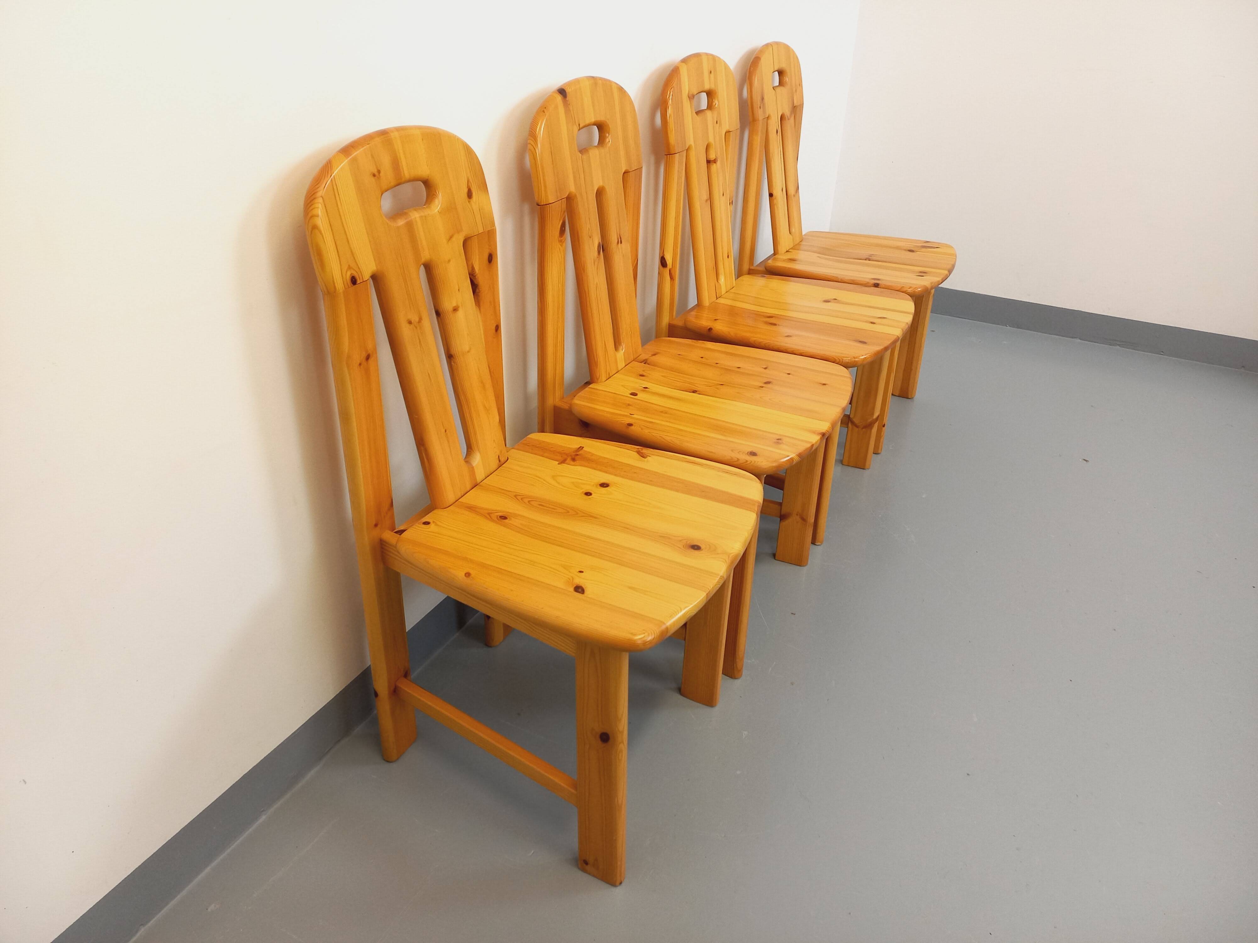 Set of 4 vintage pine chairs from the 70s and 80s