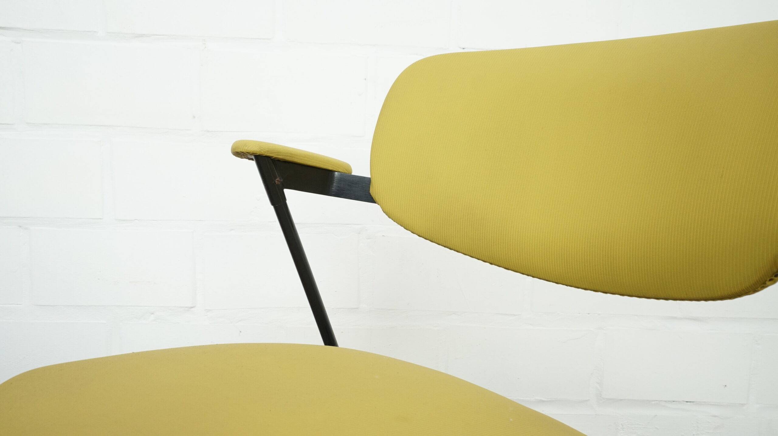 Ensemble de deux fauteuils modernistes d'Eric Lemesre et Willy Van Der Meeren