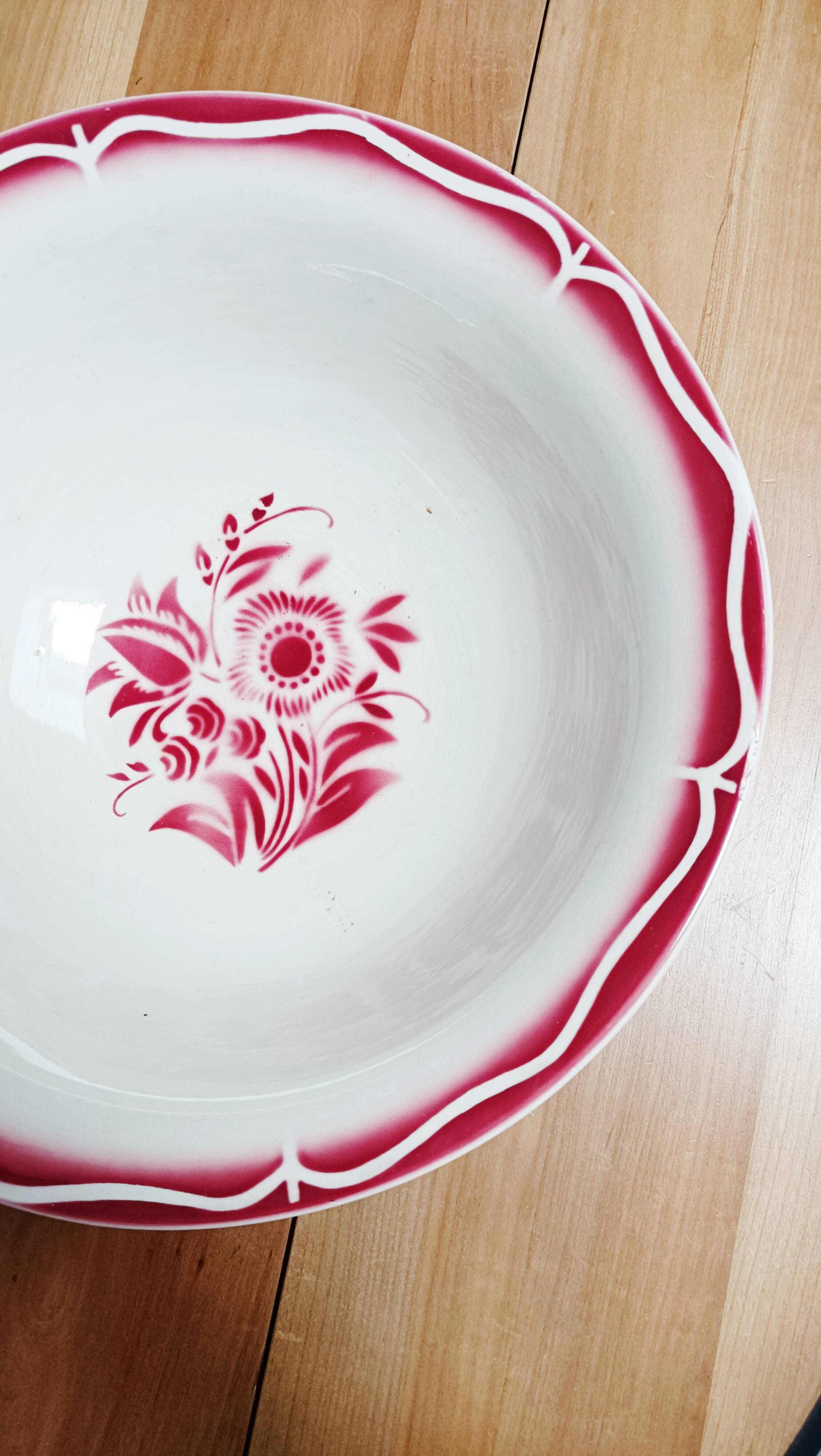 Sarreguemines and Digoin Ala salad bowl