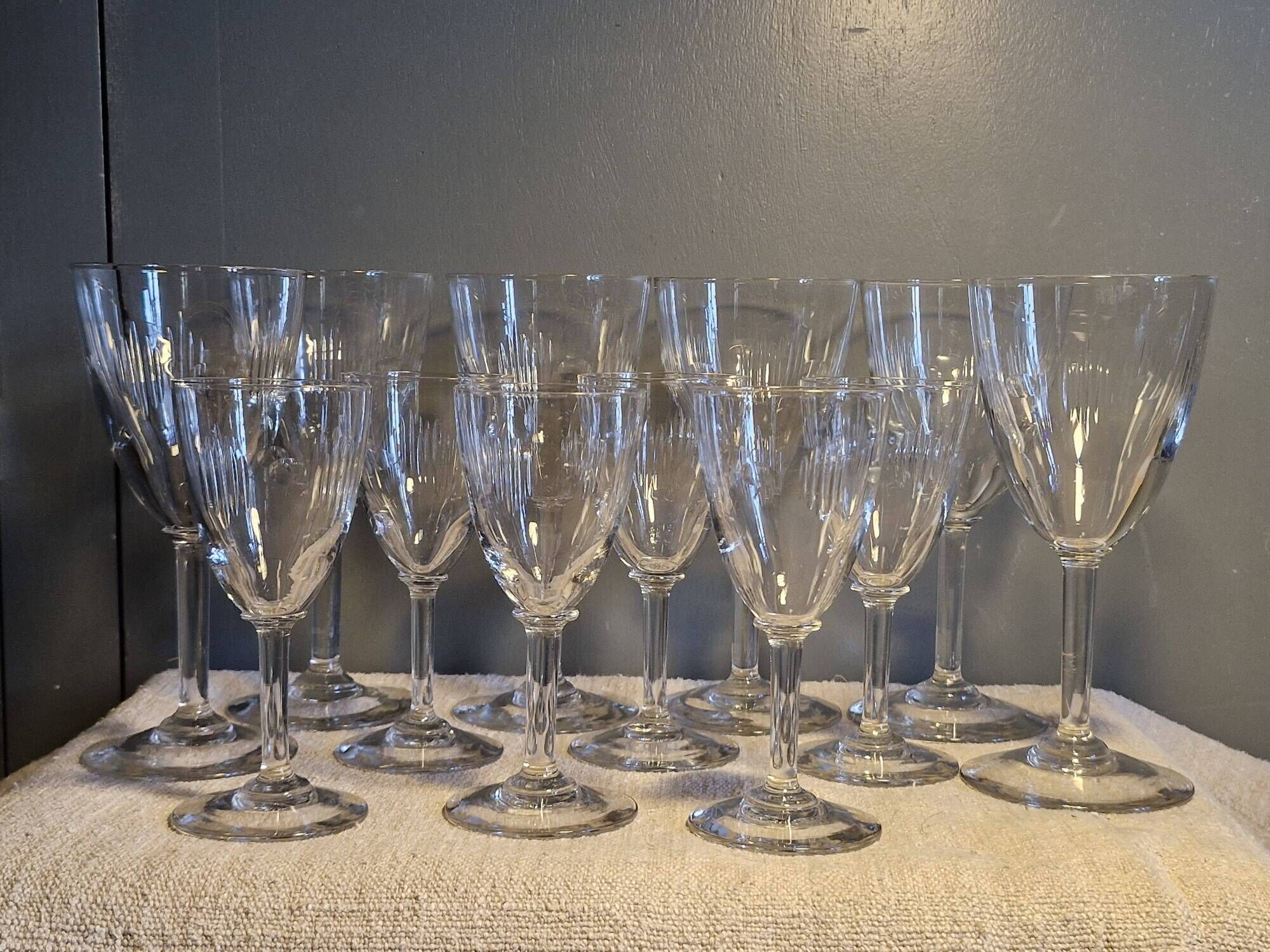 12 glasses - 6 water - 6 wine - Small carved decoration - Period 1900