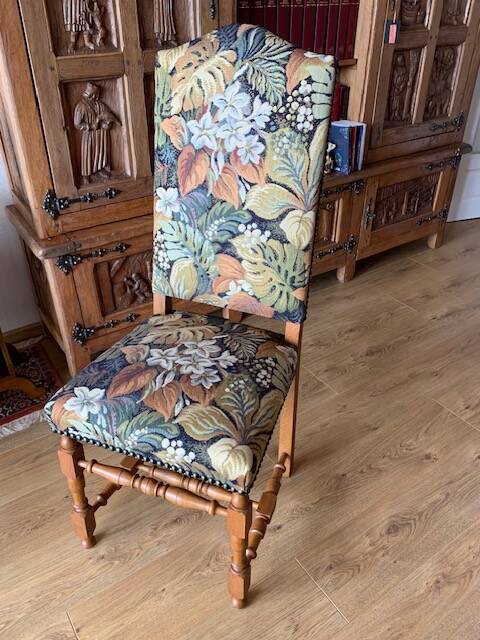 8 chairs and 1 Louis XIII style armchair handmade.