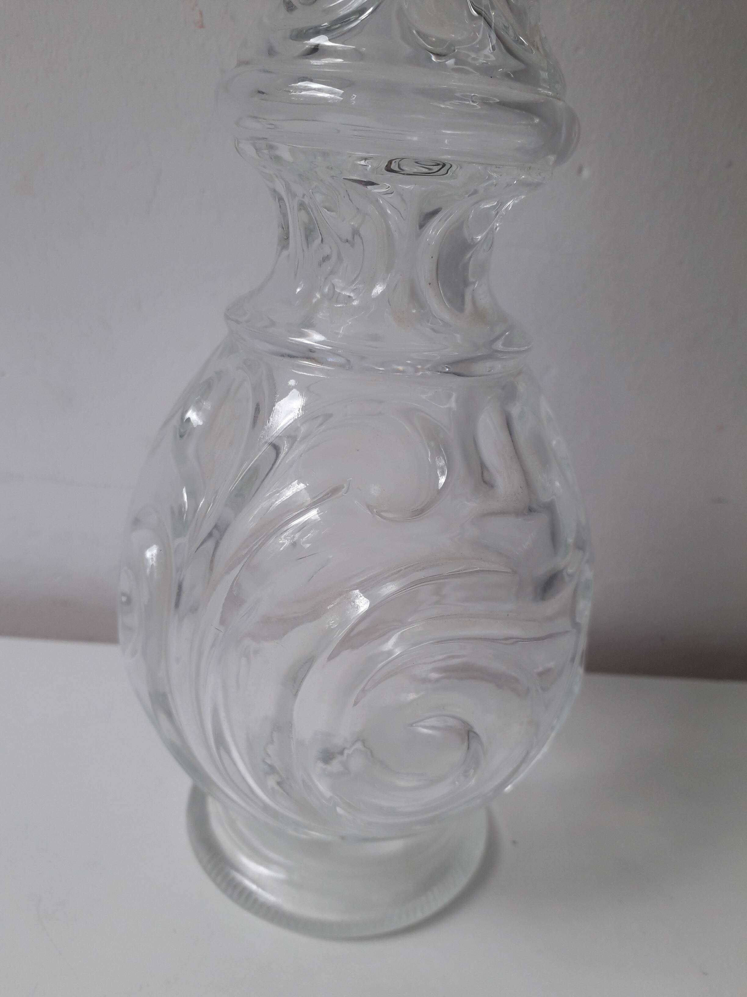 Ancienne carafe en verre structuré moulé + bouchon (année 60)