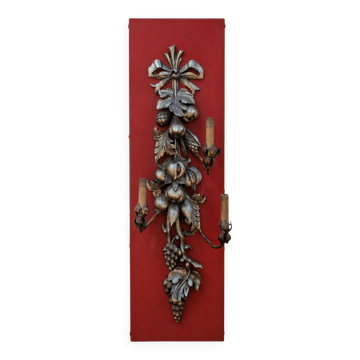 Large three-light wall sconce in silver wood with fruit decoration.