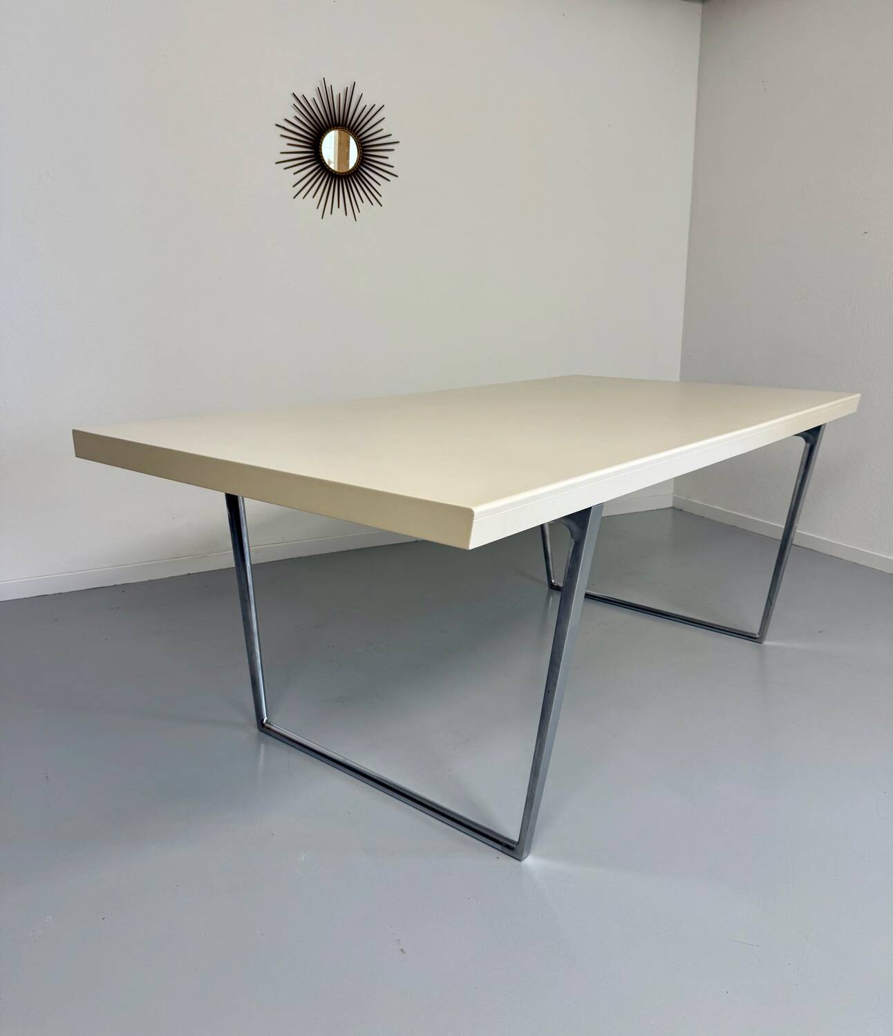 Dining/meeting table in laminated wood designed by antonio citterio vitra