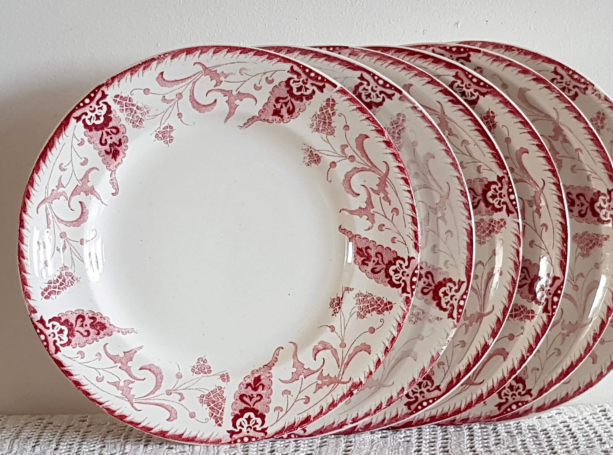 Longwy 6 dinner plates model Rambouillet pink flowers on cream background