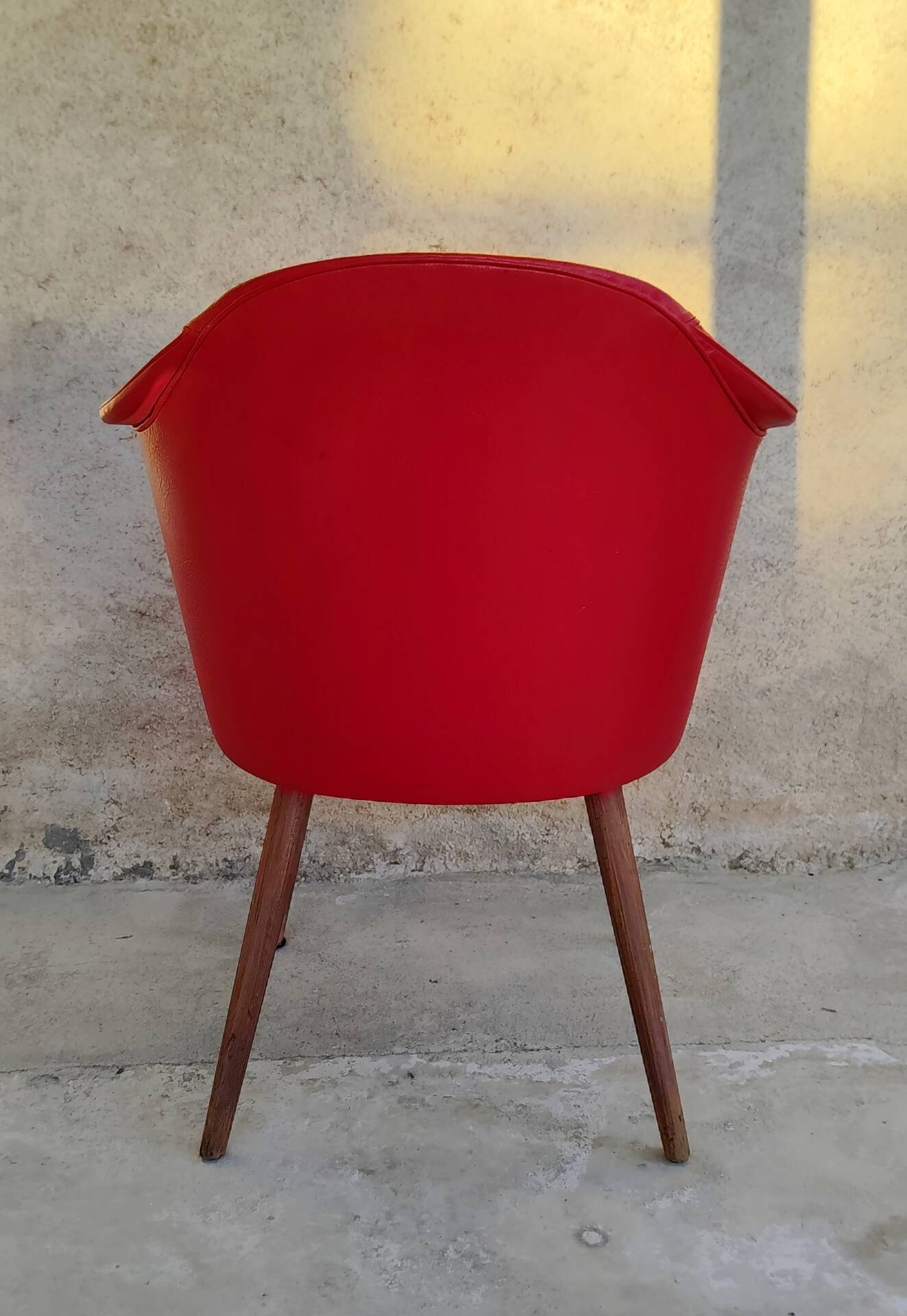 Cocktail chair in wood and red moleskin - 1960s
