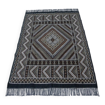 Tapis berbère vintage noir et beige