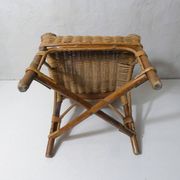 Ancien fauteuil en rotin pour enfant