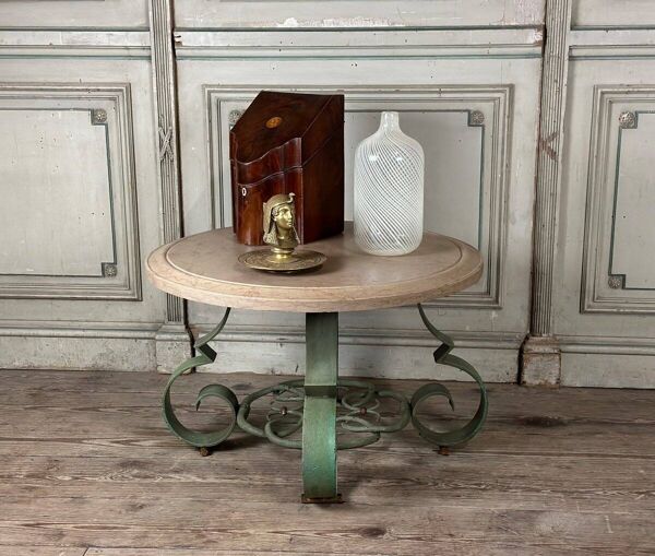 Table basse en fer forgé et marbre beige vers 1930