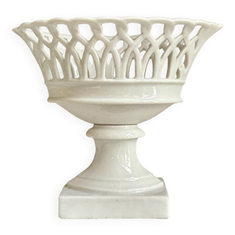 Openwork oval bowl in white porcelain