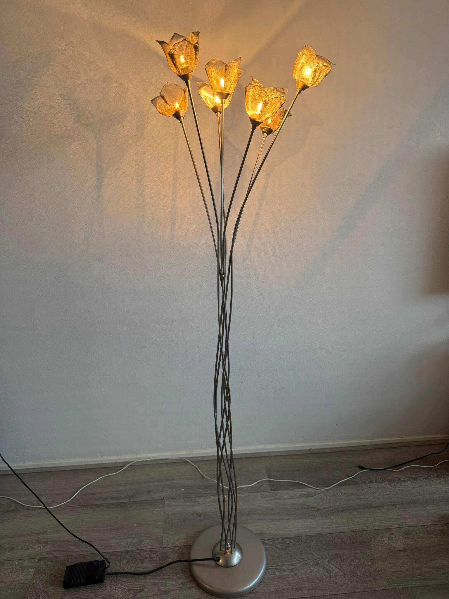 Unique floor lamp by Massive with 7 roses