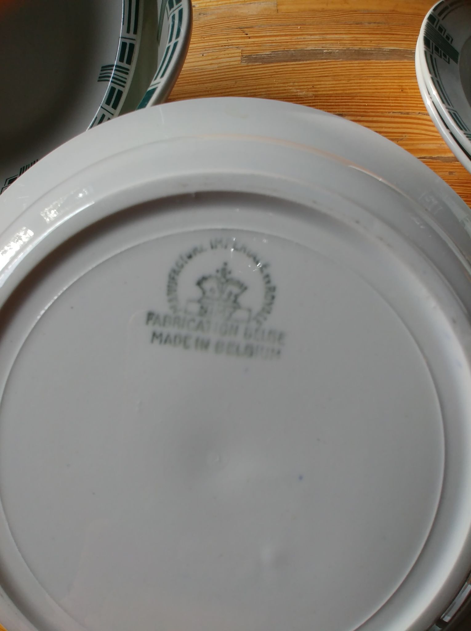 Hollow plates and Art Deco dishes in Nimy