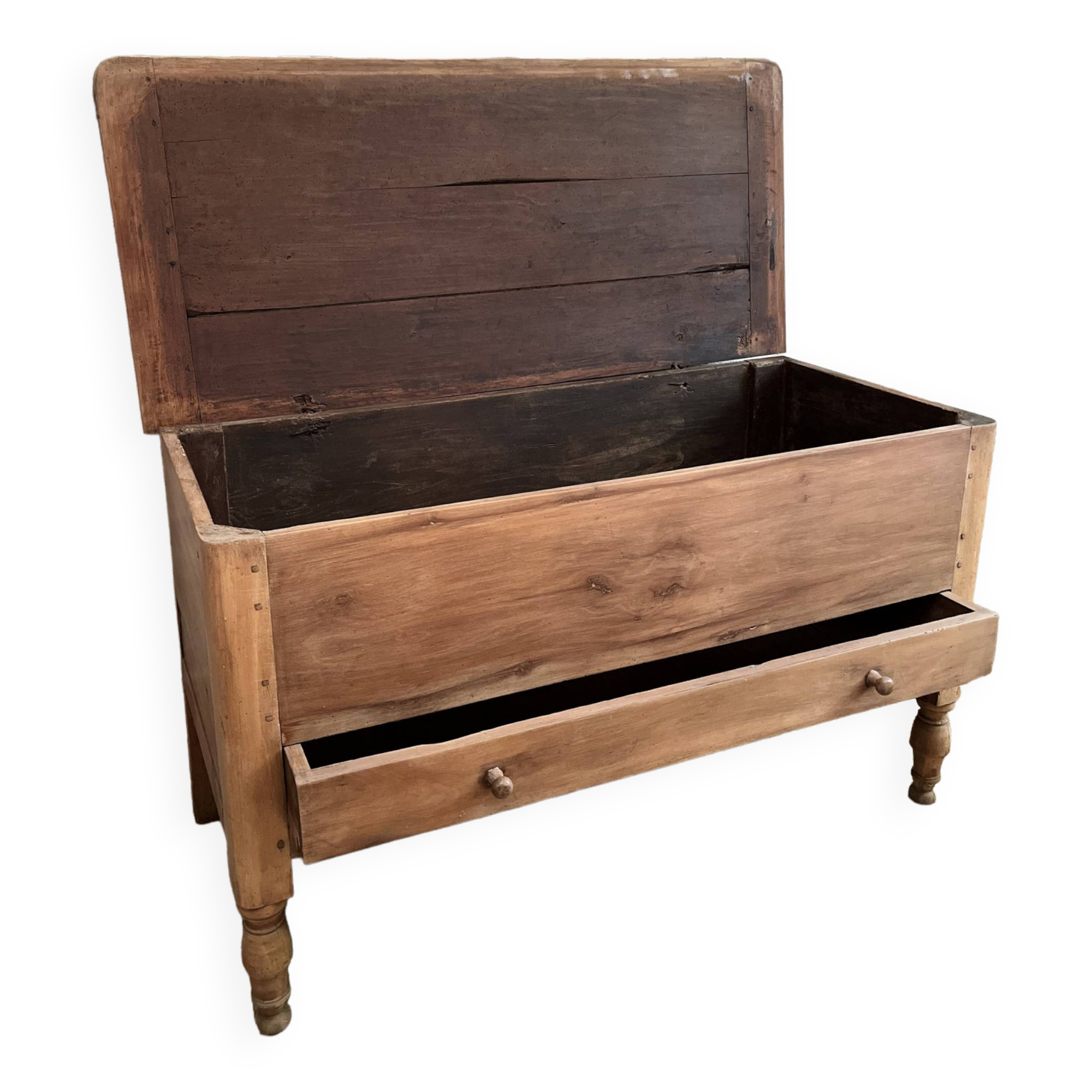 Old hall - Wooden chest