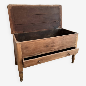 Old hall - Wooden chest