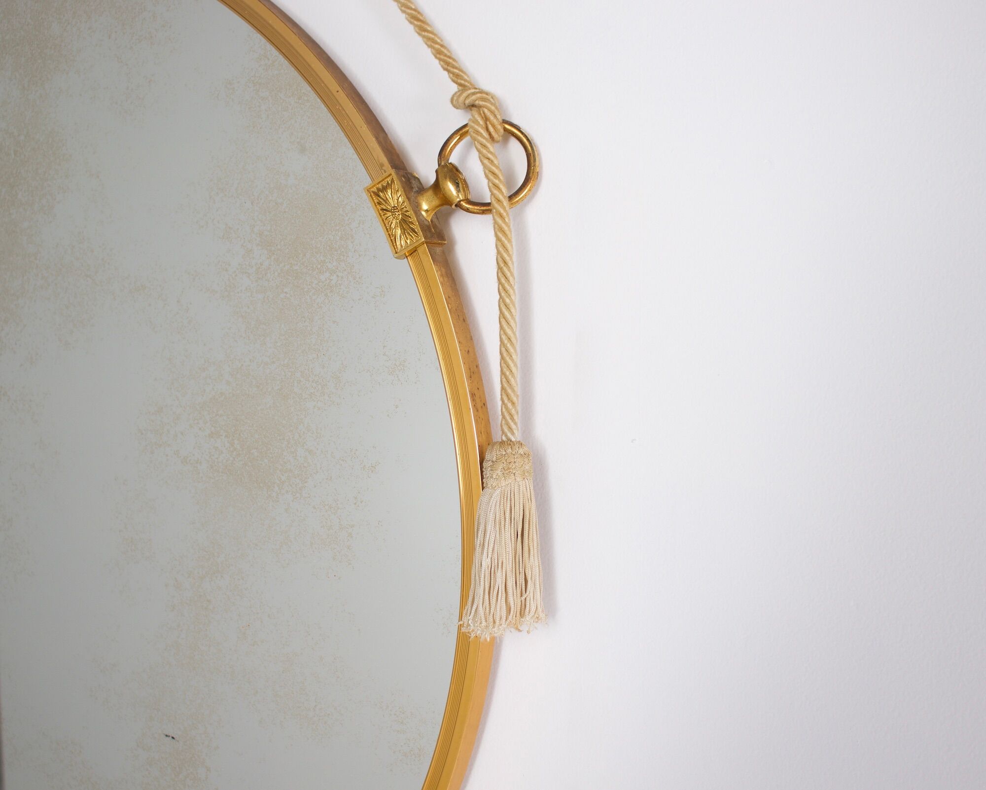 Hanging mirror in gilded brass