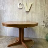 Vintage extendable round table