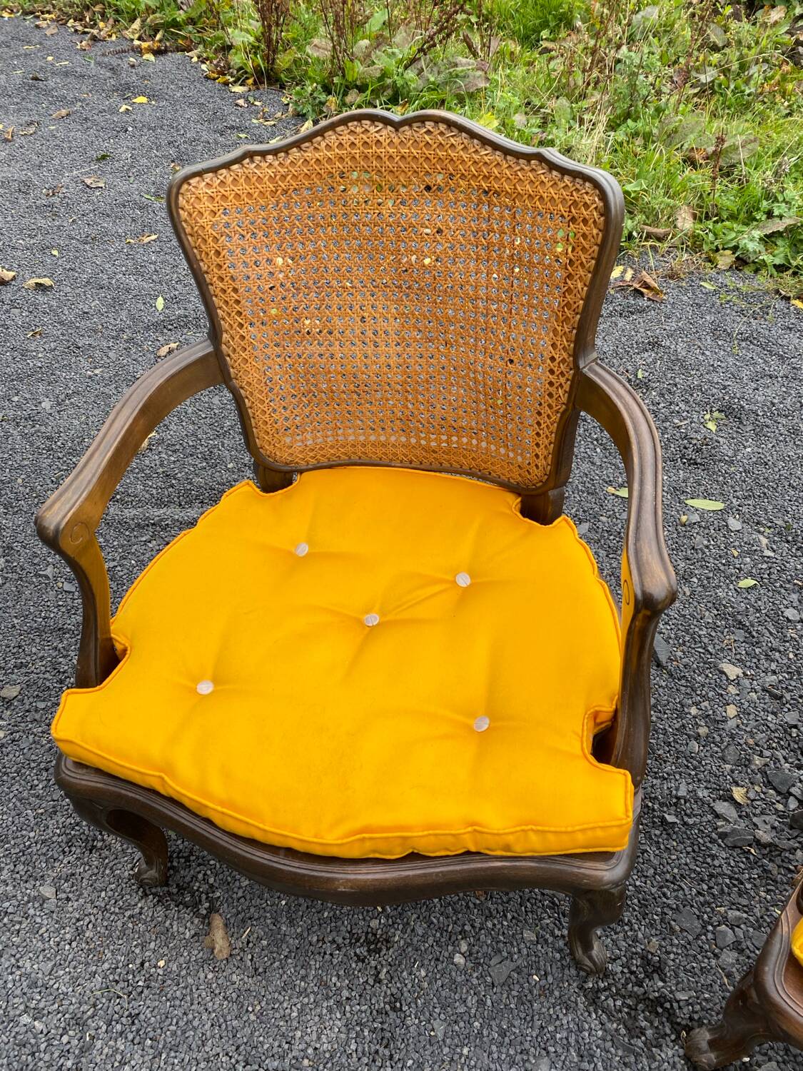 Paire de fauteuils cannés de style Louis XV