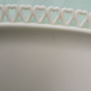 Plat en opaline blanche