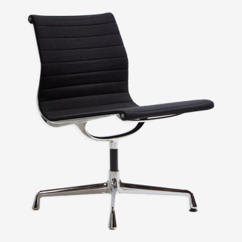Chaise de bureau EA105 par Charles & Ray Eames pour Vitra