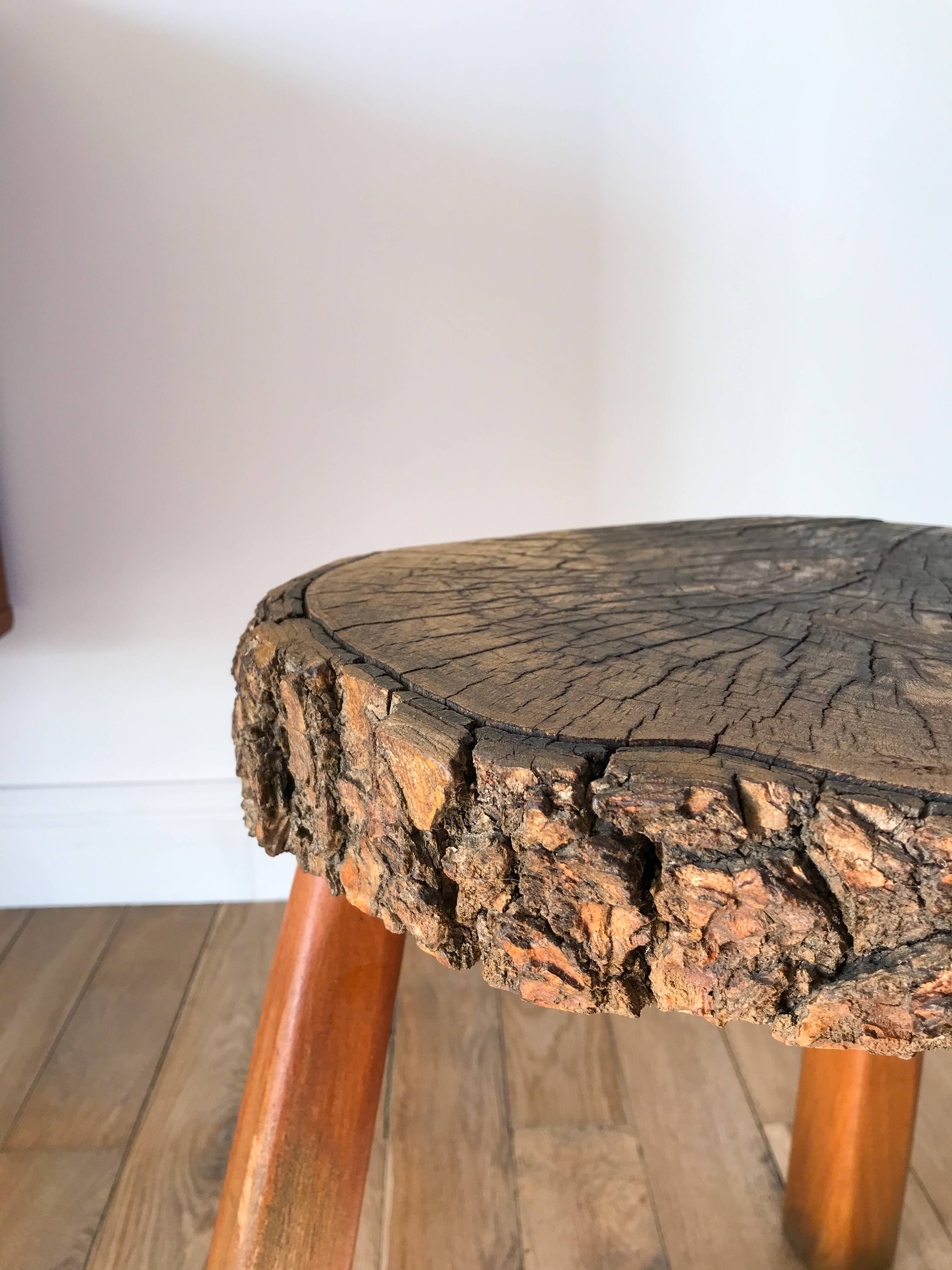 tabouret en bois style brutaliste années 30-40