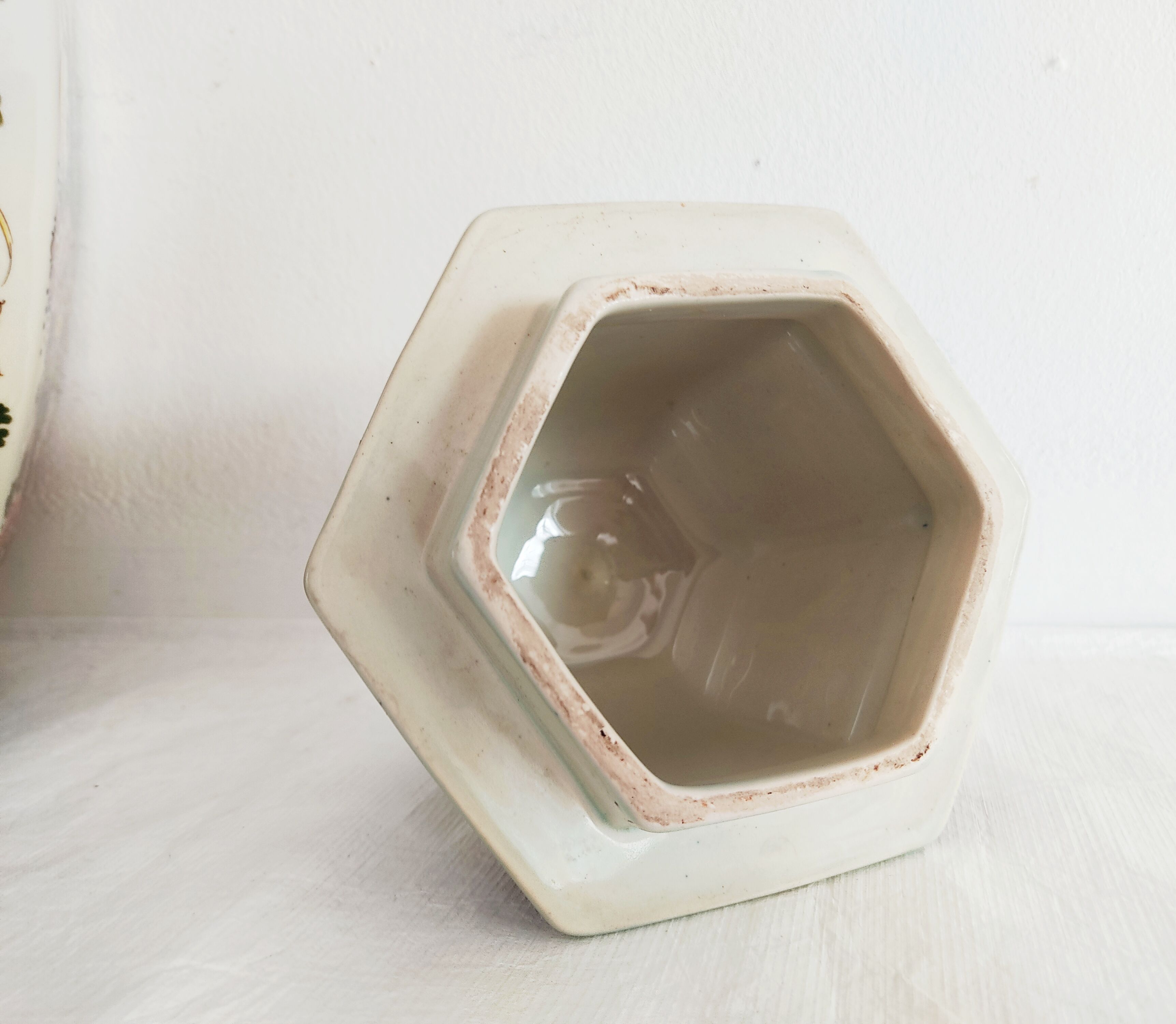 Delft potiche vase polychrome parakeets decoration