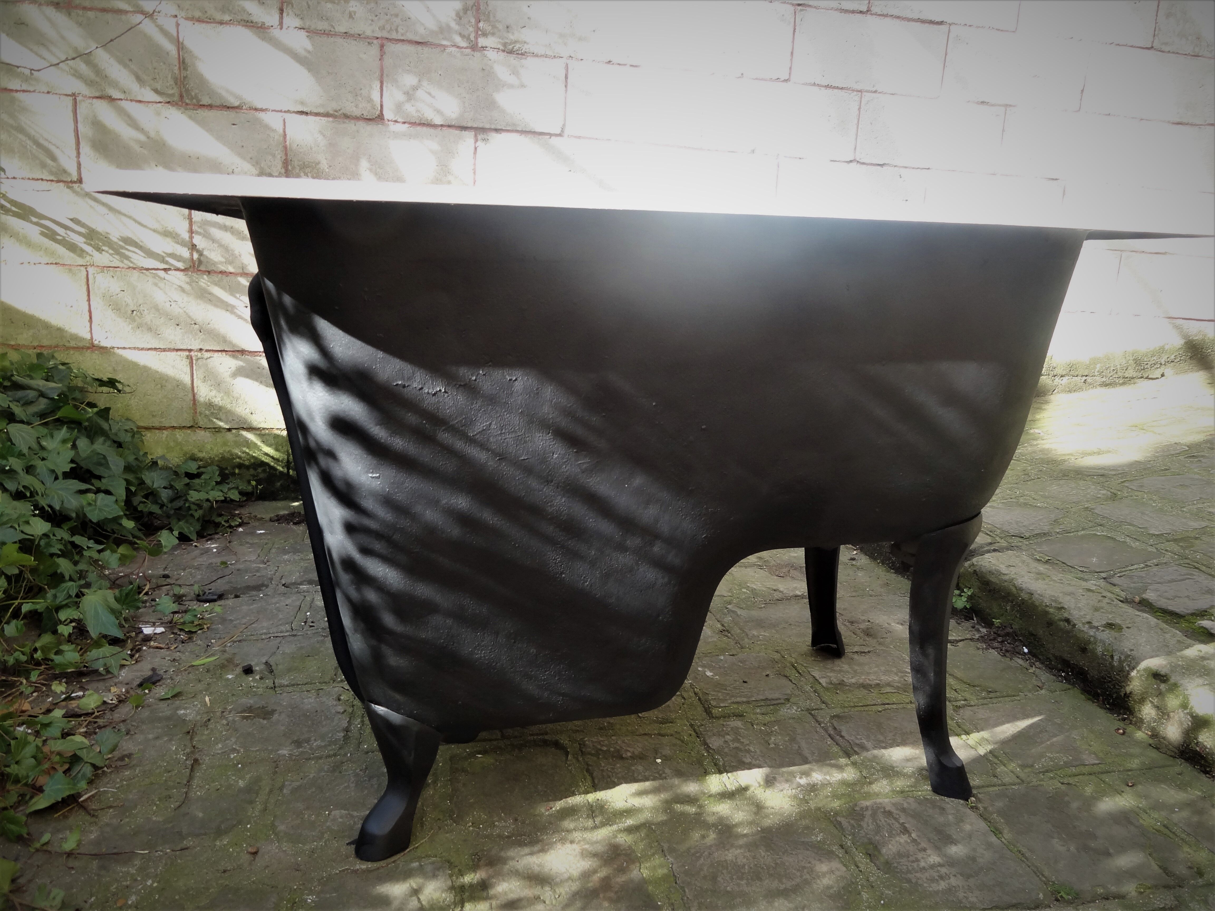 Cast iron hoof bathtub