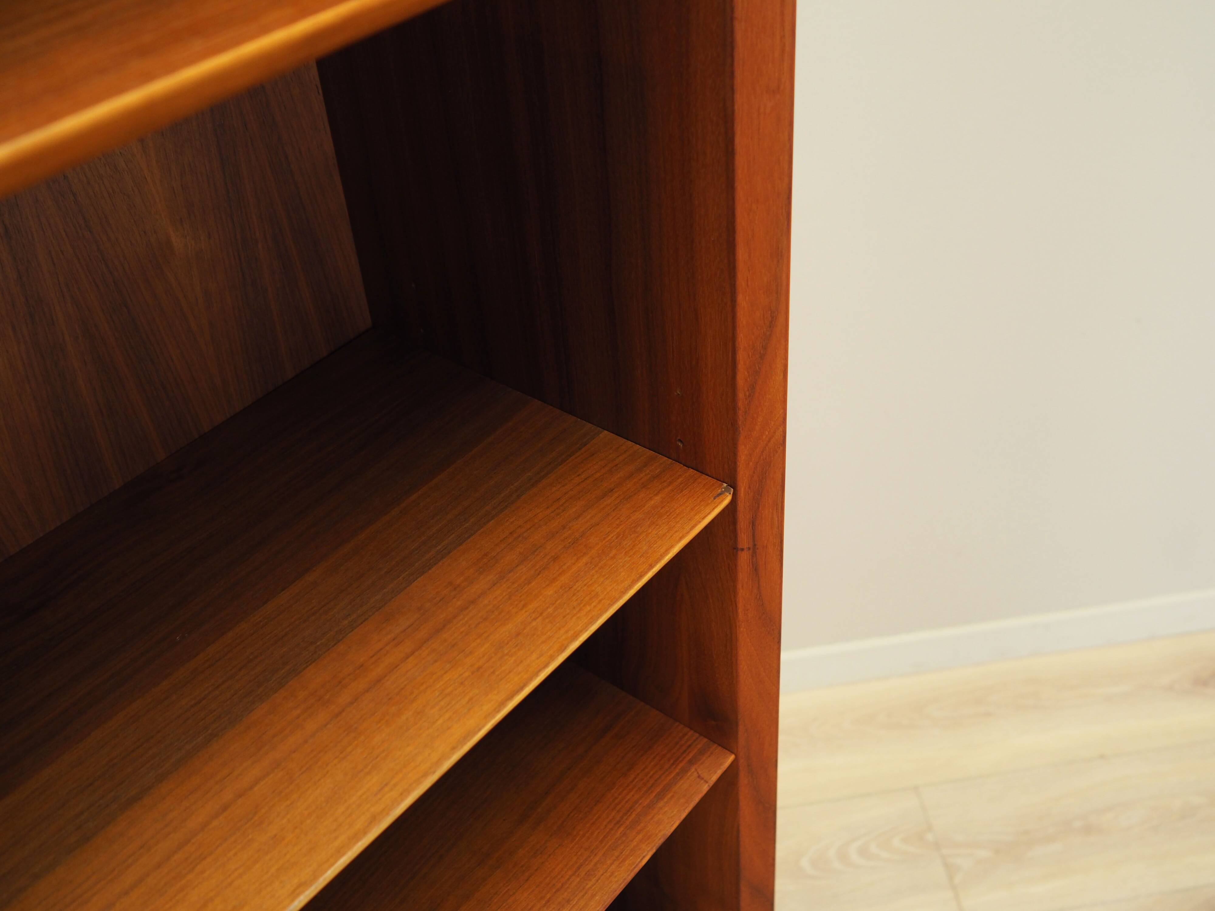 Danish teak bookcase by Hundevad, 1970s