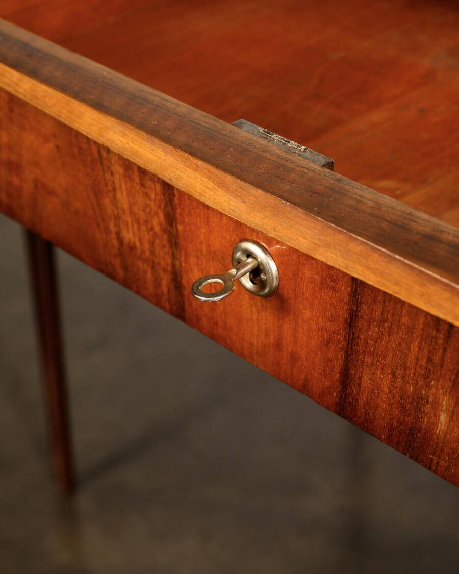 Large desk in walnut burl