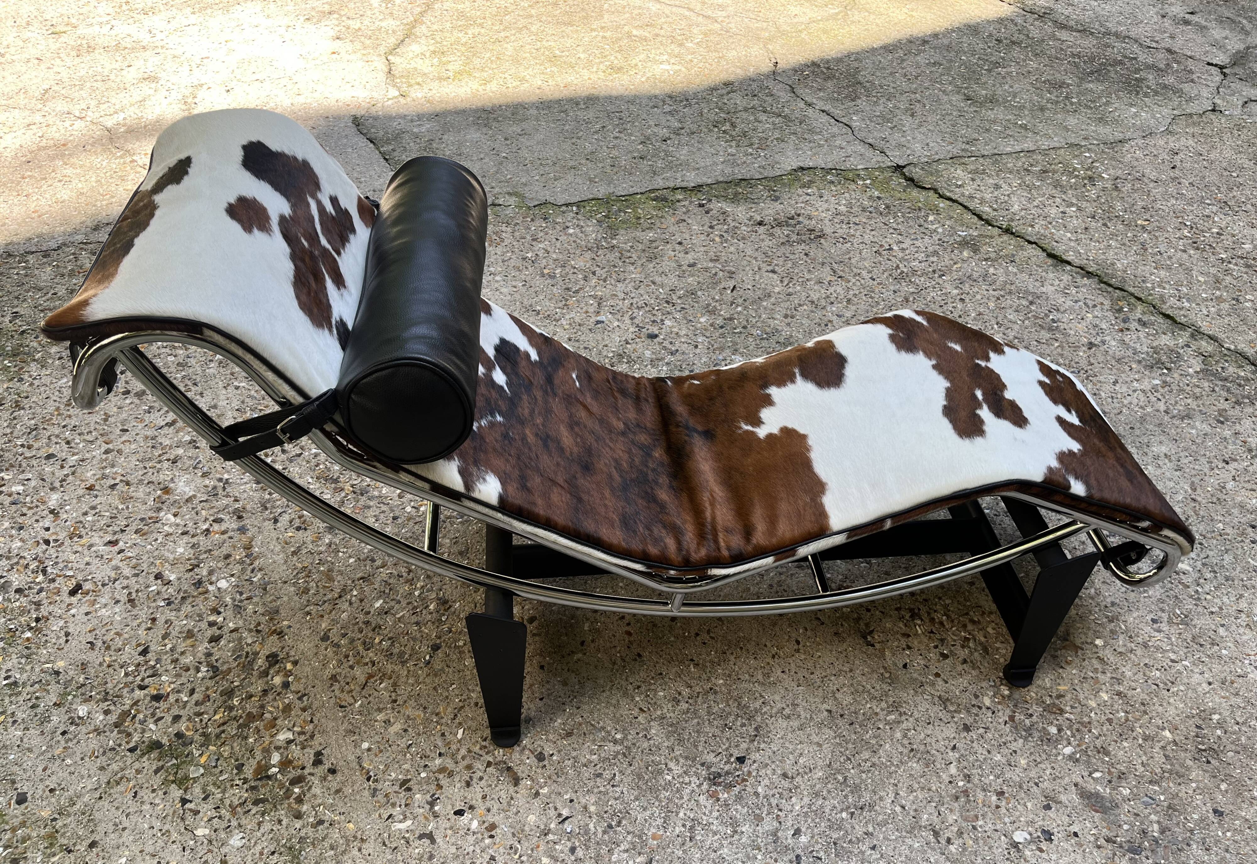 LC4 Le Corbusier pony daybed