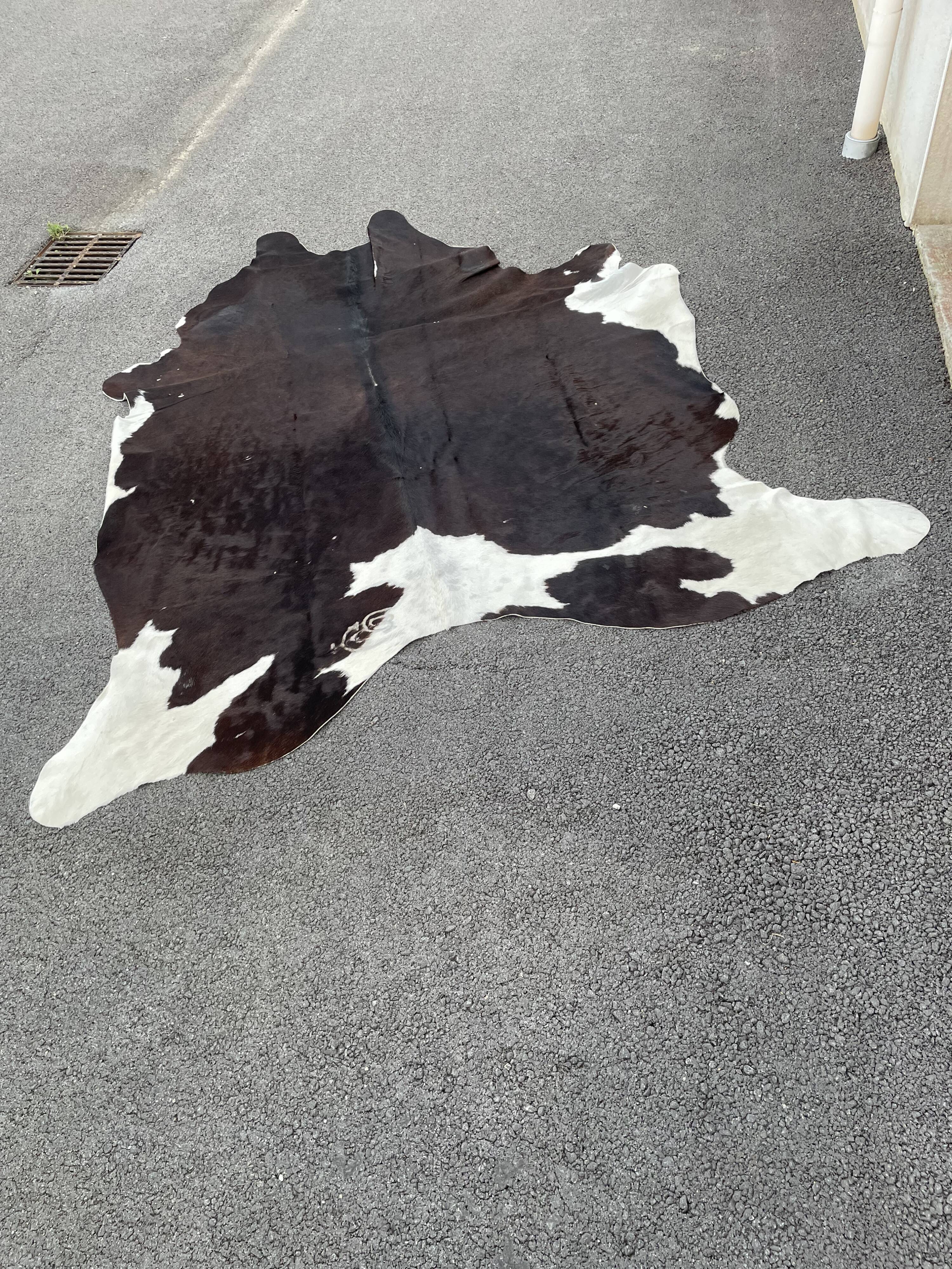 Cowhide mat 210x250cm