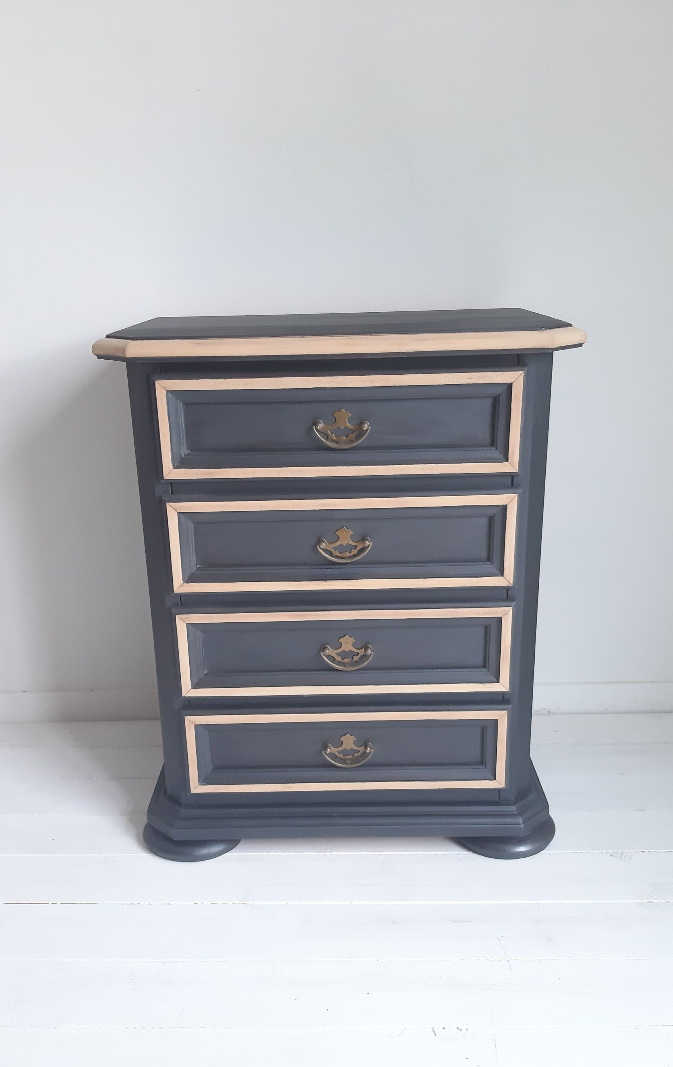 Extra chest of drawers