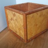 Cache pot, storage box in wood and rattan.