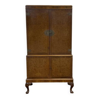 1950s English buffet bar in walnut and walnut burl.