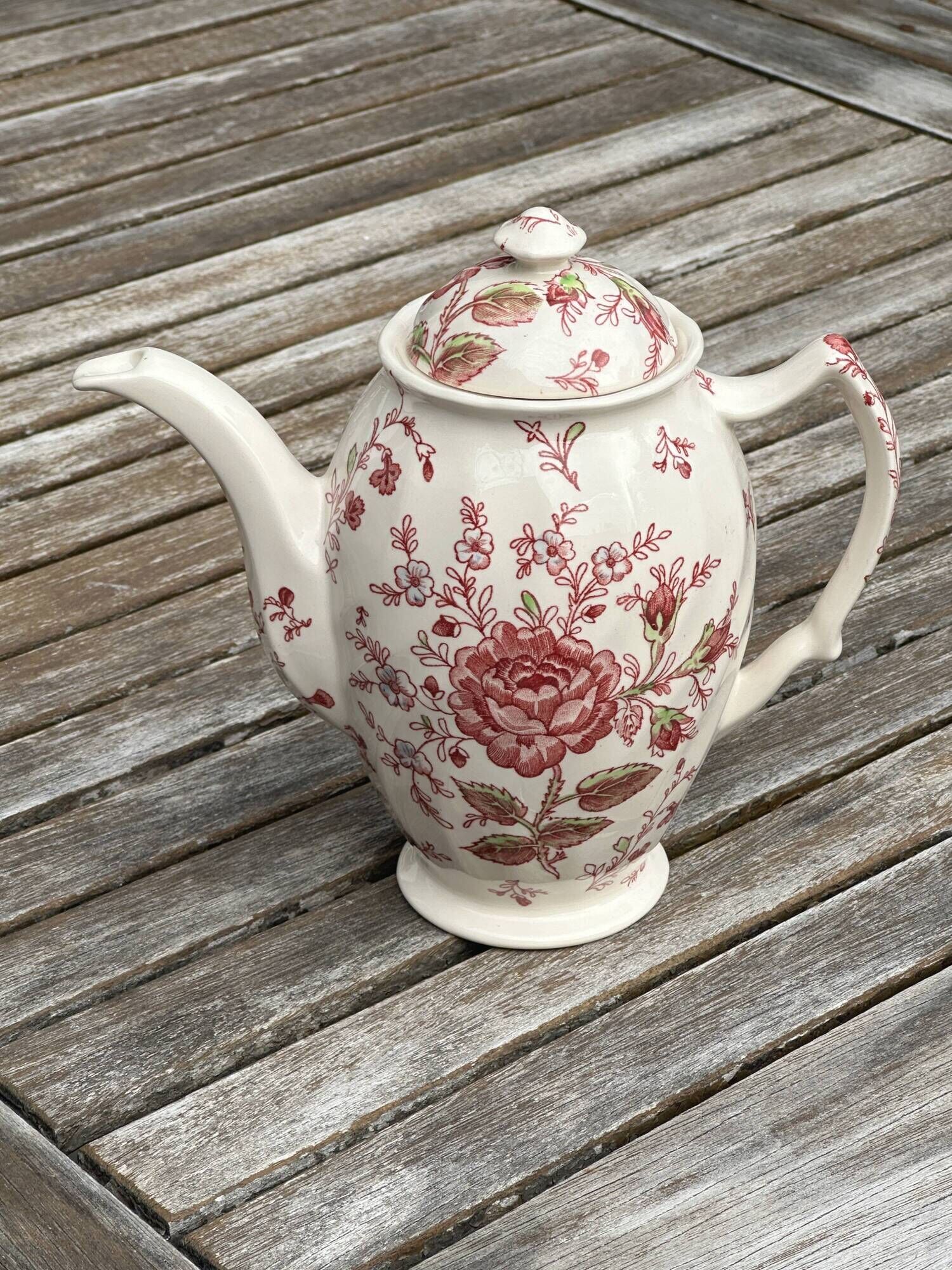 Vintage coffee pot in English earthenware, Johnson Brothers Rose Chintz model.
