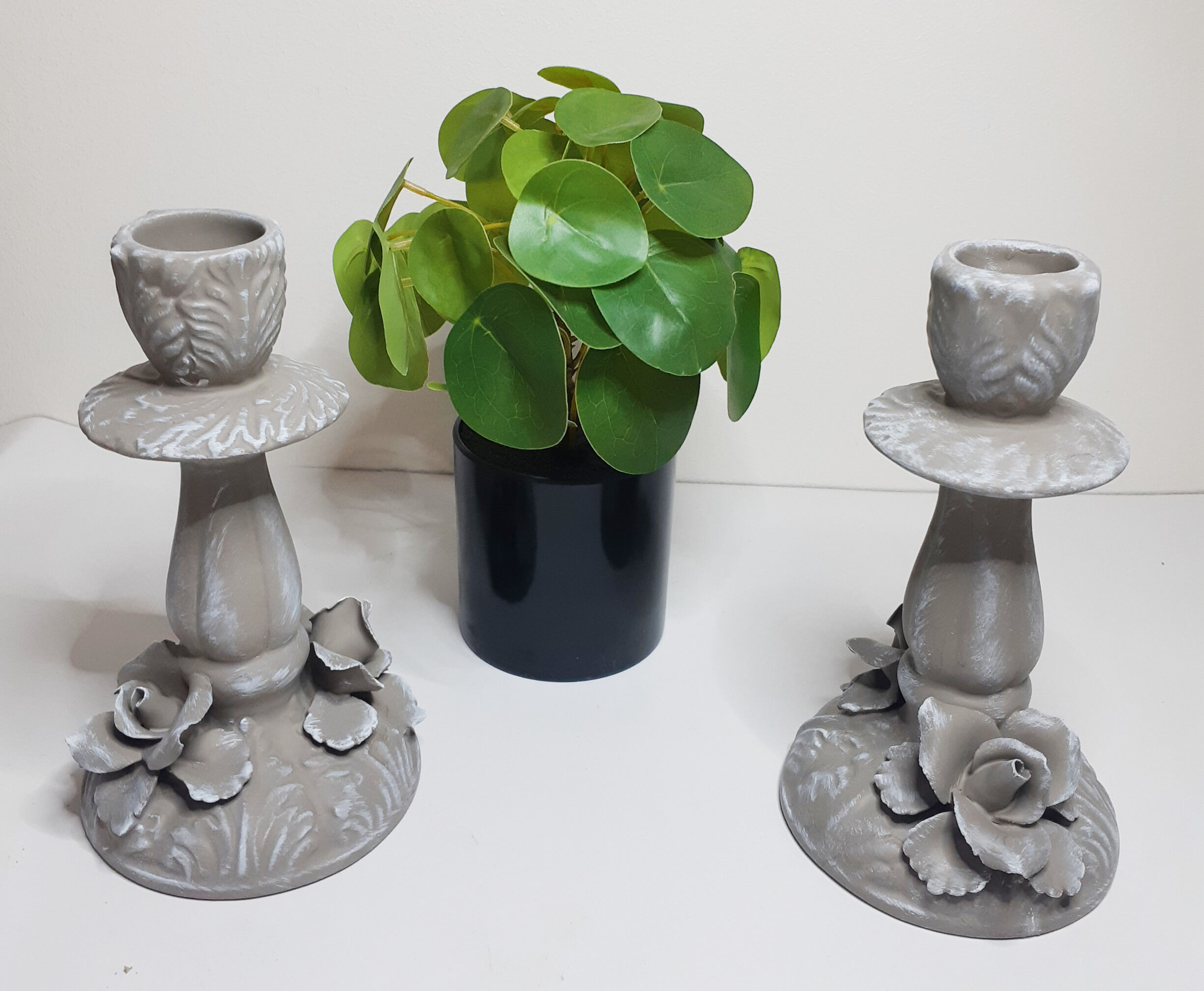 Bougeoirs de table en porcelaine italienne Capodimonte, fin XIX ème , patinée taupe
