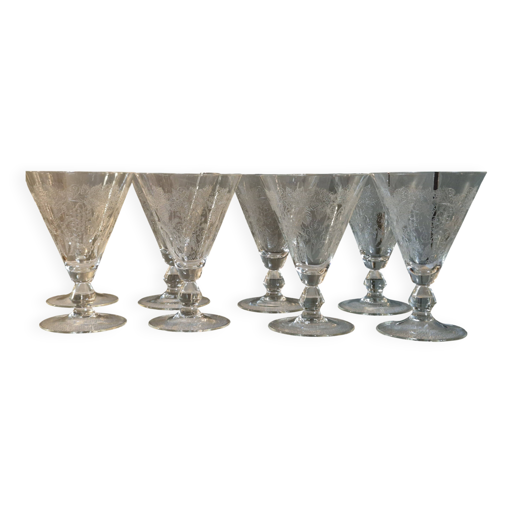 8 large Art Deco crystal glasses, grape clusters (+ 2 gifts)