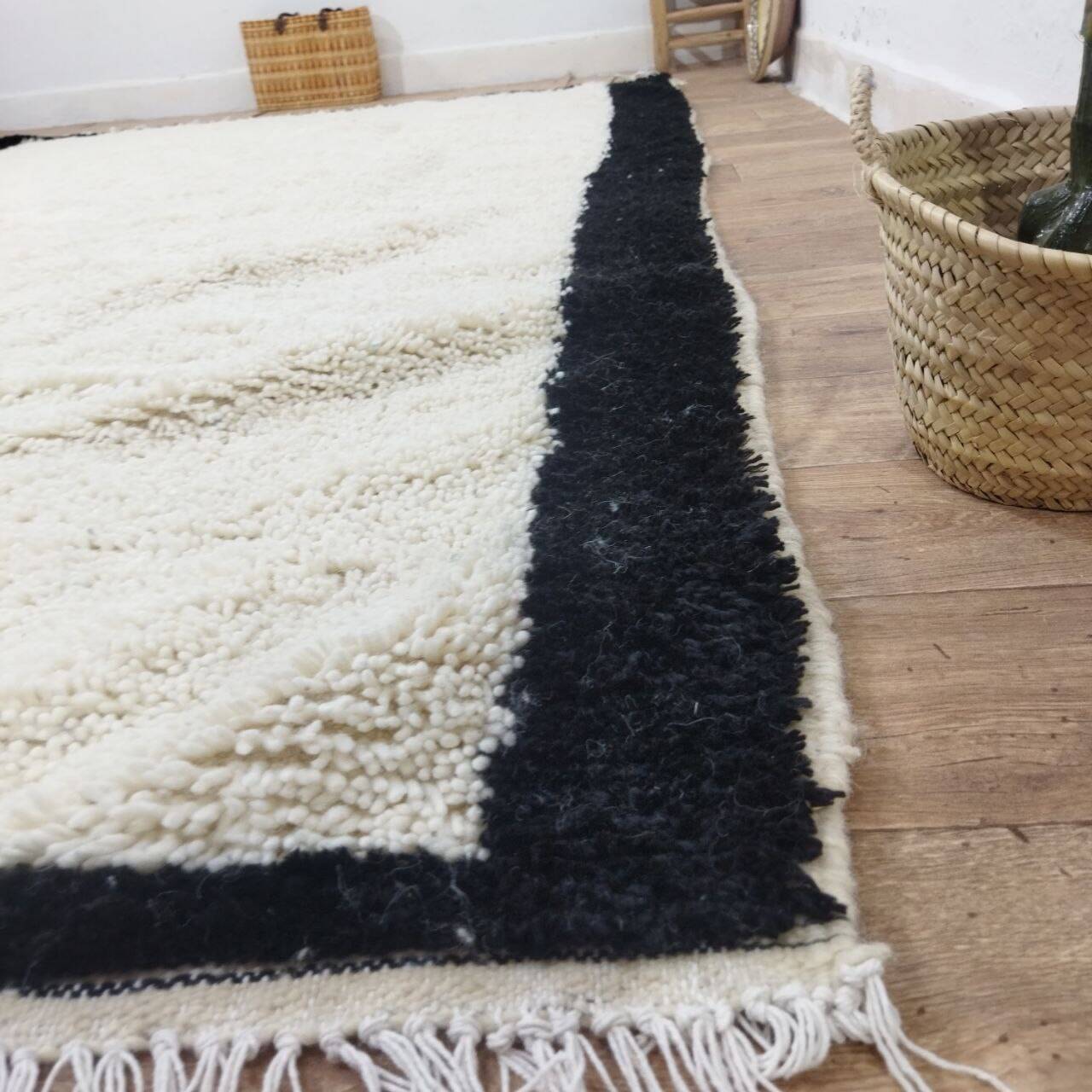 Azilal Vintage Rug 300x200 cm - Minimalist Design Cream and Black