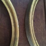 Round frames in gilded wood.