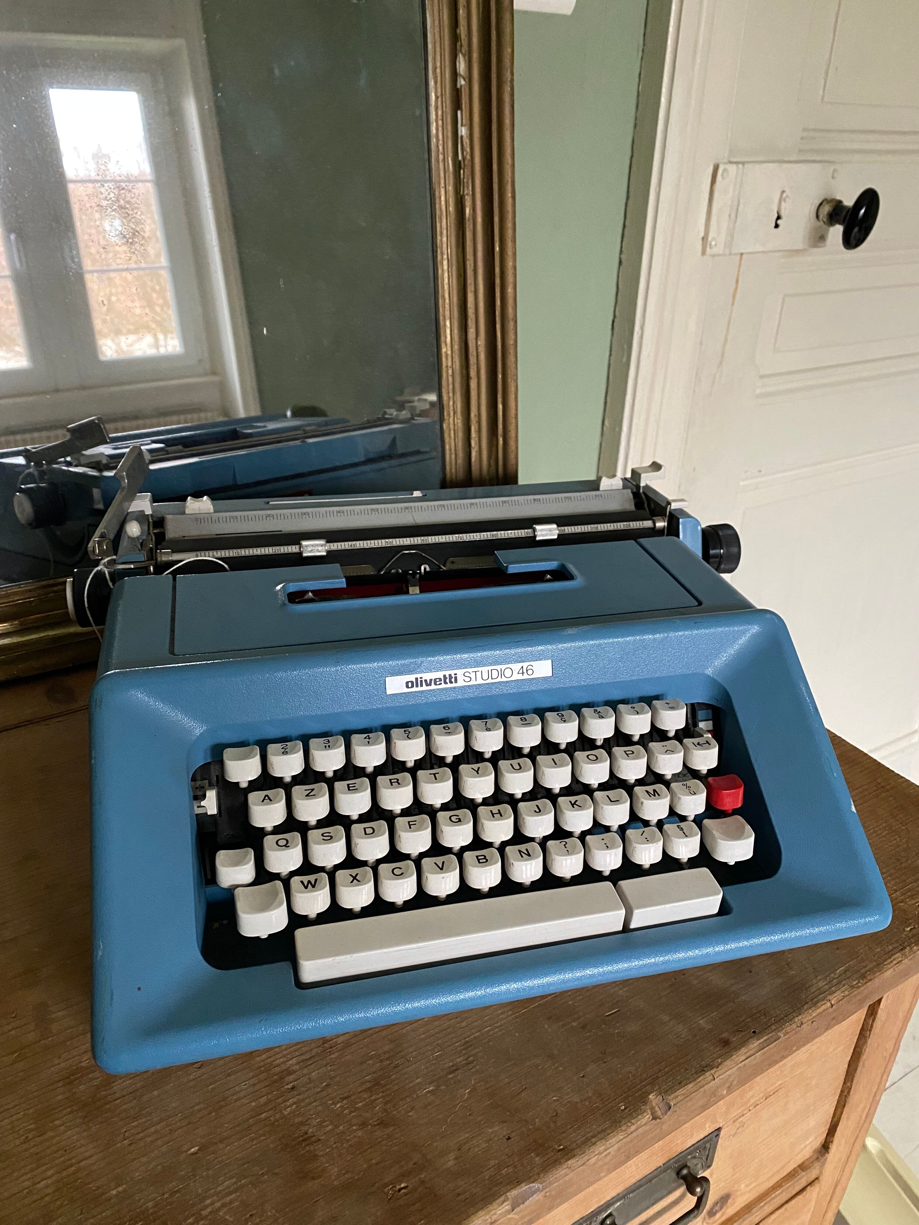 Olivetti Studio 46 typewriter