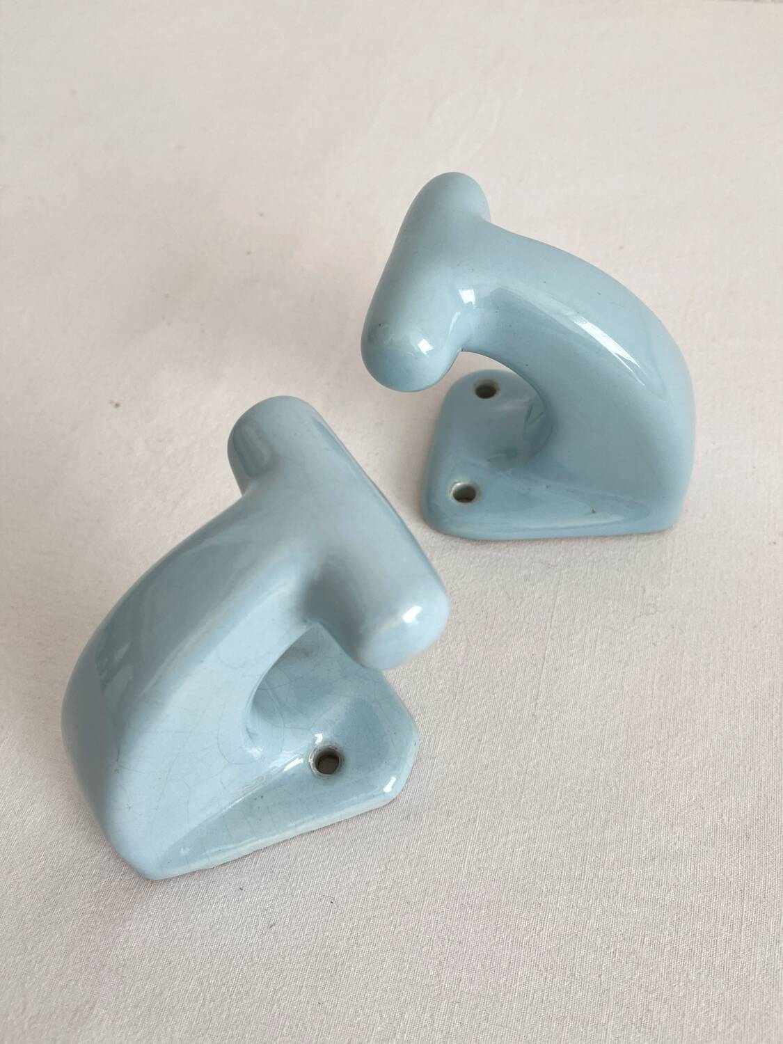 2 patères de salle de bain vintage en céramique bleue