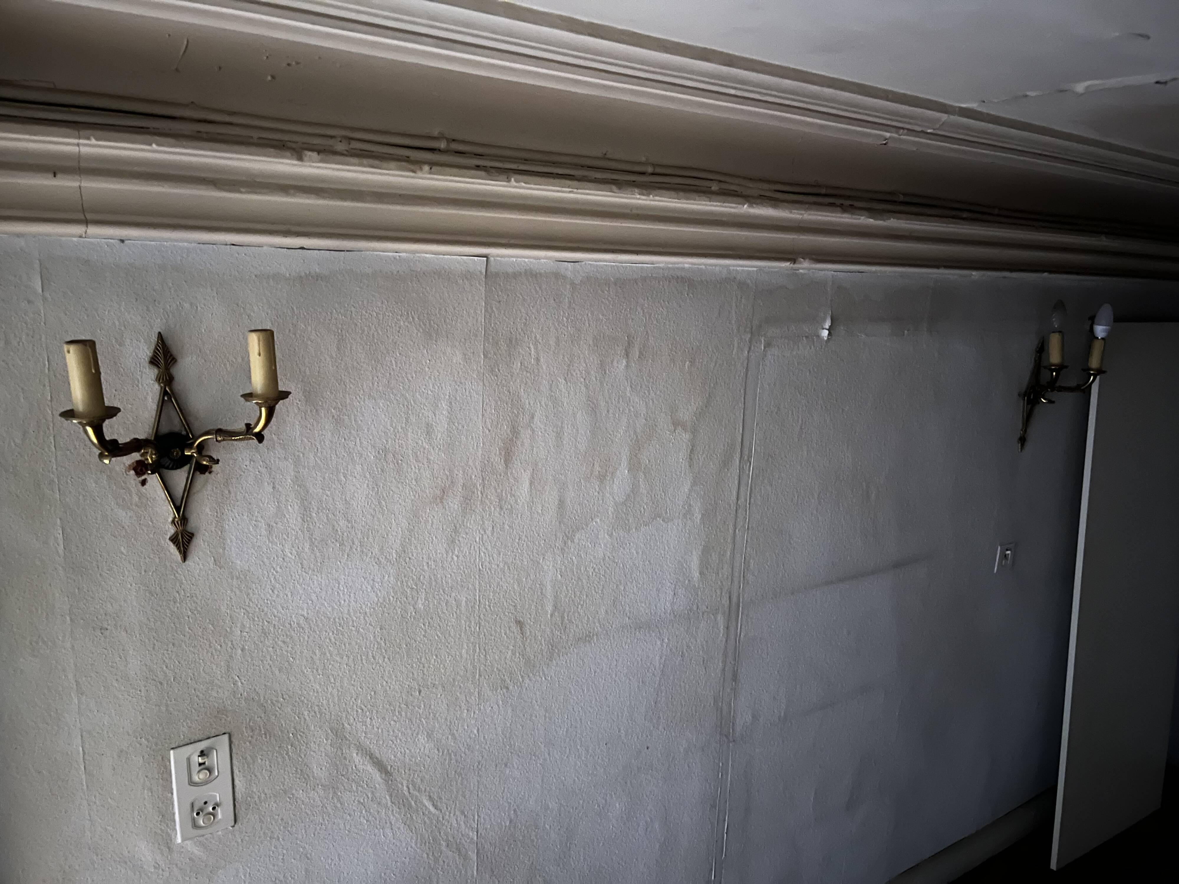 Pair of Empire style wall sconces — Gilded bronze