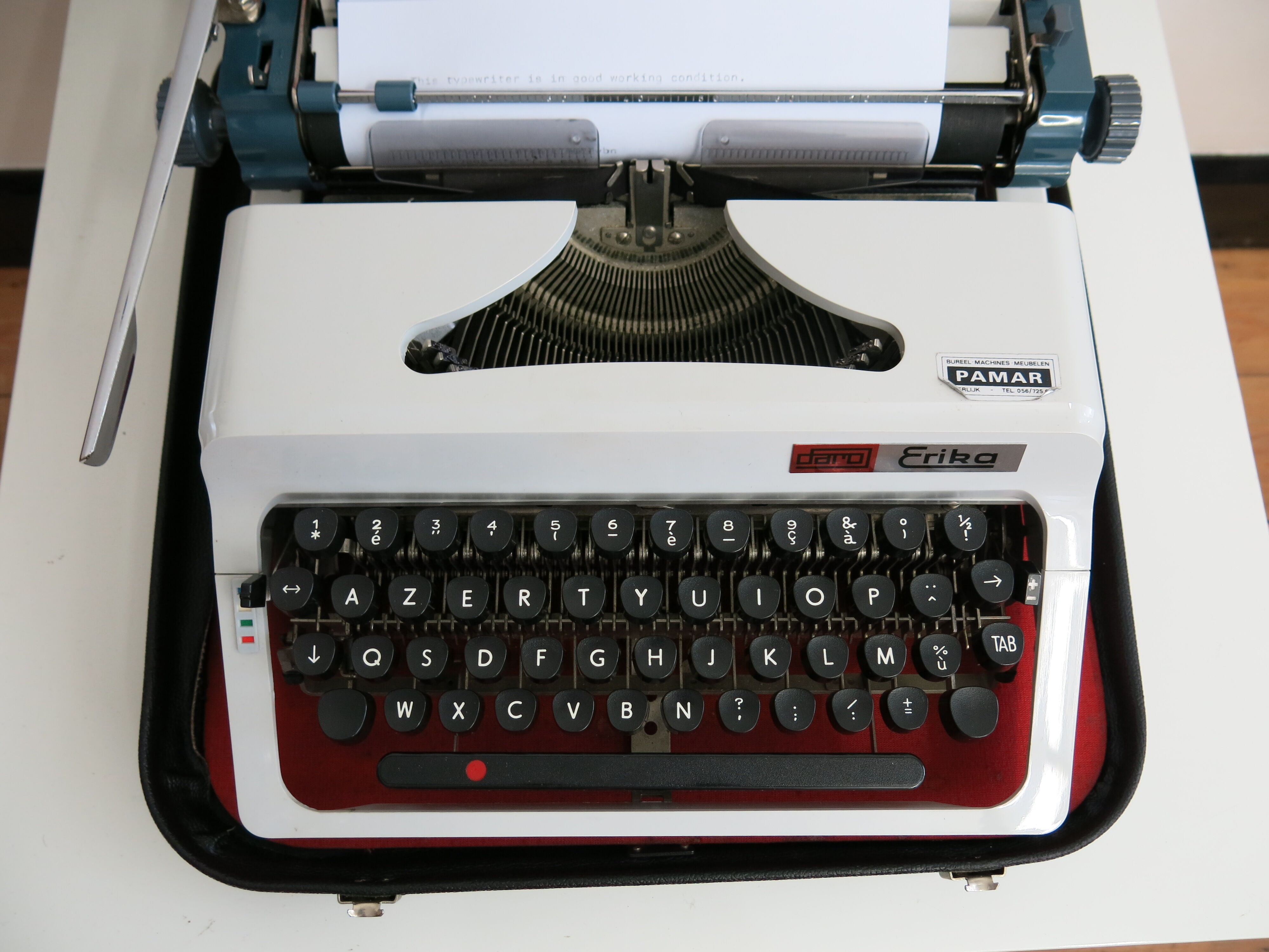 Typewriter Daro Erika Model 60